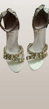 v9mhJ179fZ-removebg-preview