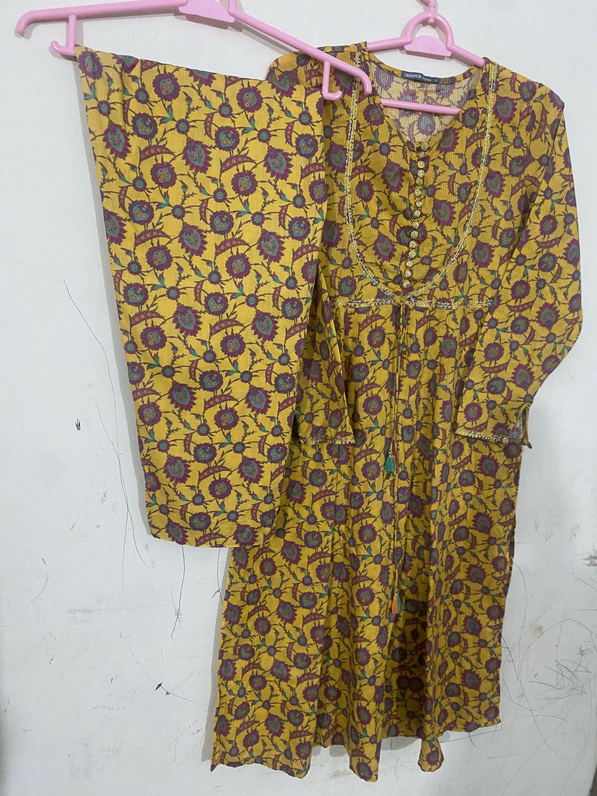 Generation | Women Branded Kurta | Medium | Yellow | Preloved