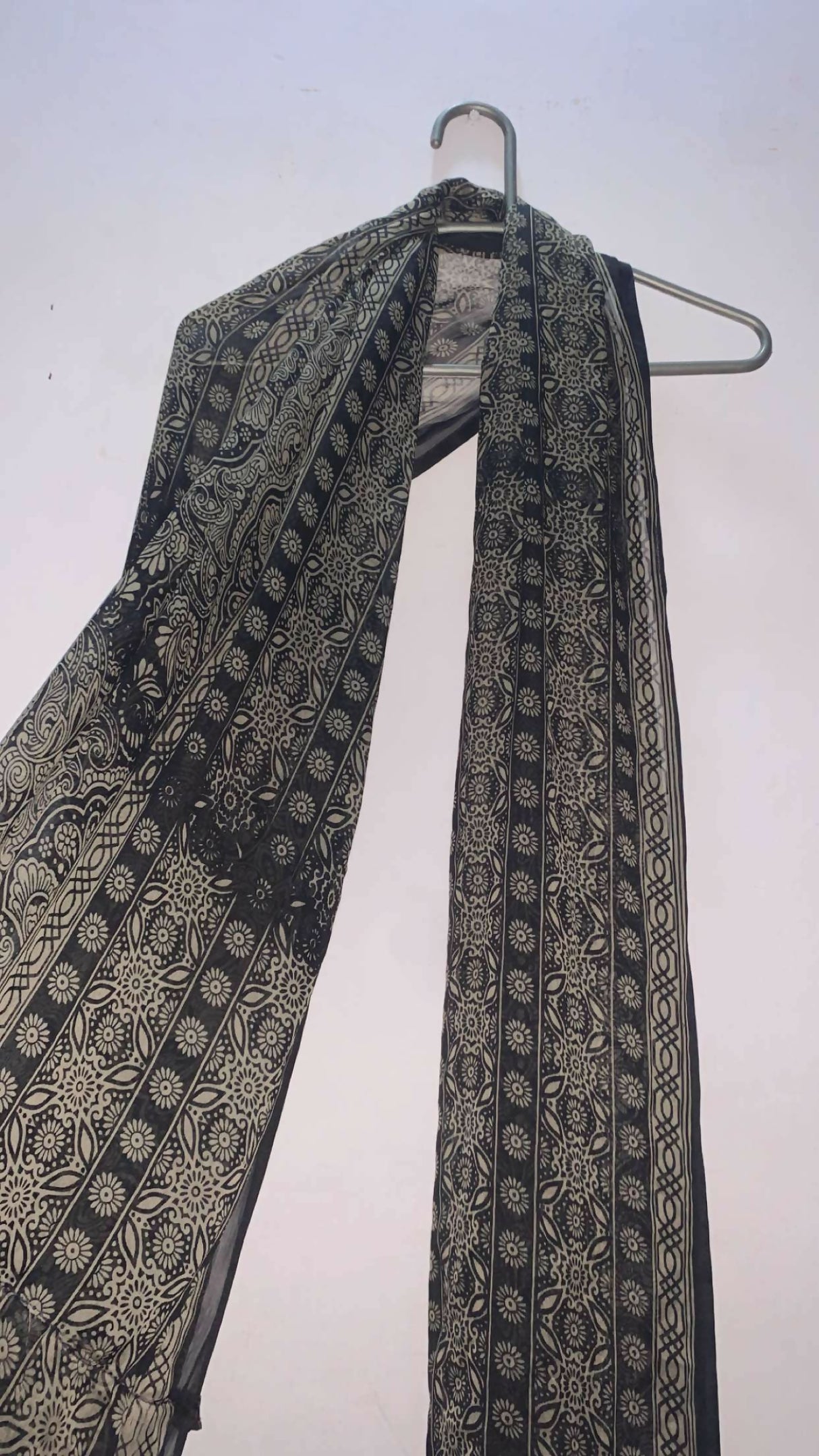 Black Printed Stylish Staller/ Scarf | Women Accessories | Standard | Preloved