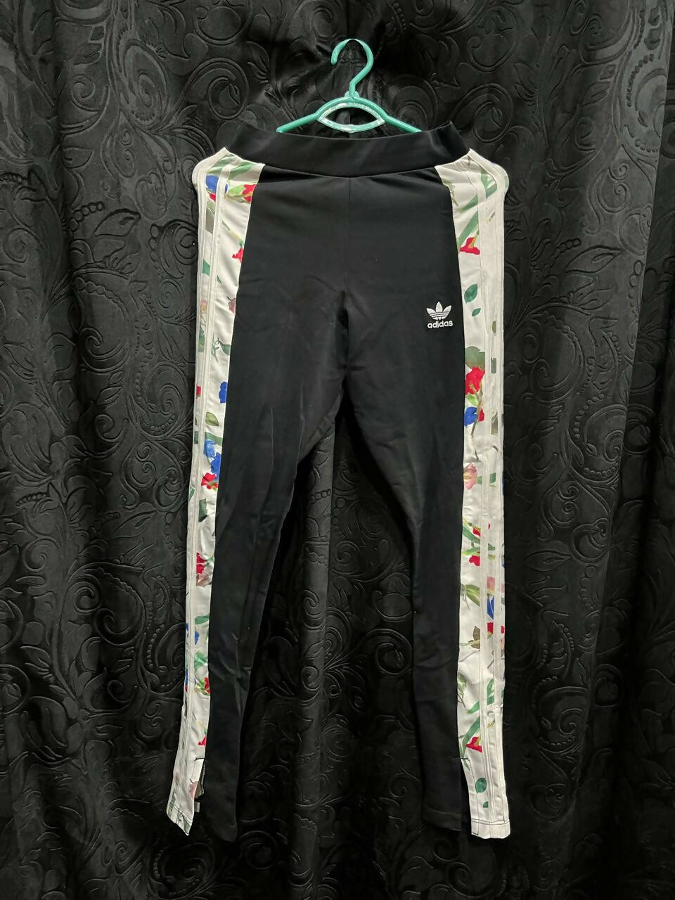 Addidas | Tracksuit | Women Bottoms & Pants | Medium | Worn Once