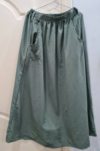 روبیسٹور | سبز سکرٹ اور سیاہ ٹاپ (سائز: چھوٹا) | لڑکیوں کے اسکرٹس اور کپڑے | بالکل نیا