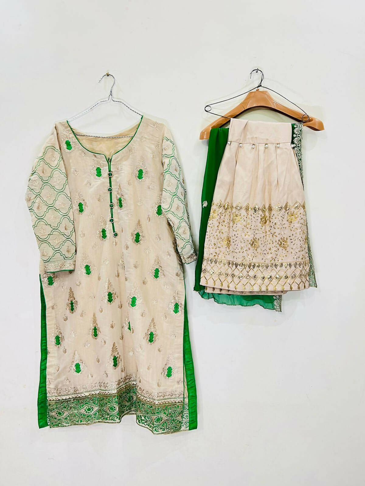 Green Party wear Suit | Women Locally Made Formals | Medium | Preloved