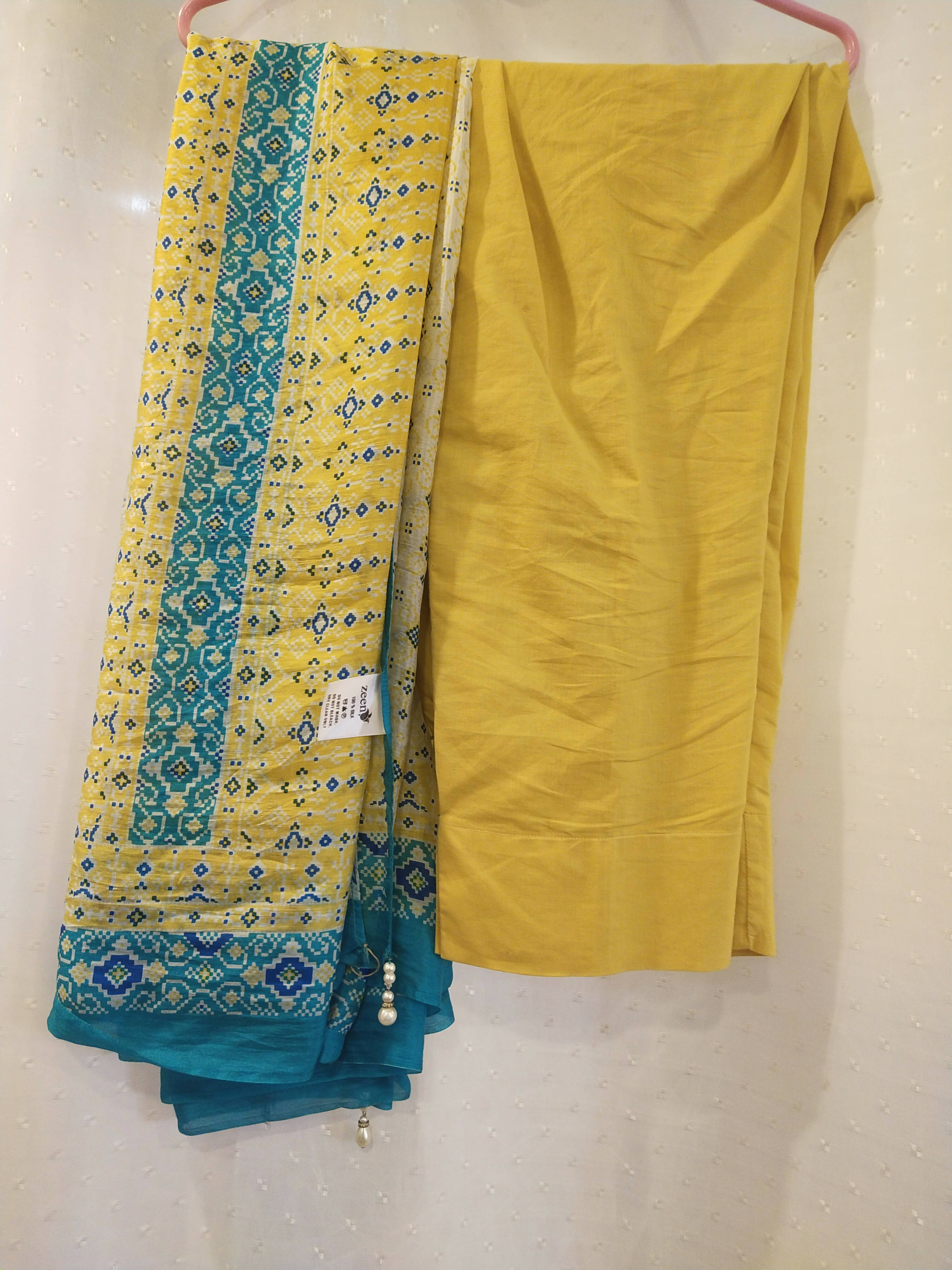 Zeen | Women Branded Kurta | Yellow lawn 3 PC Suit | Small | Preloved