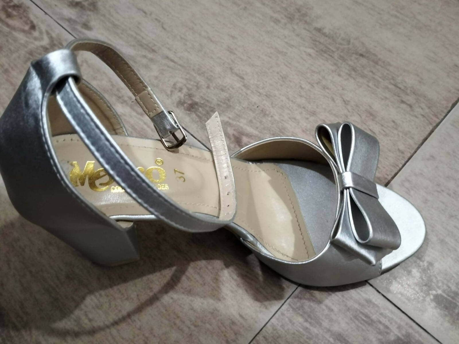 Metro | Silver Heels | Woman Shoes | Size 7 | Worn Once