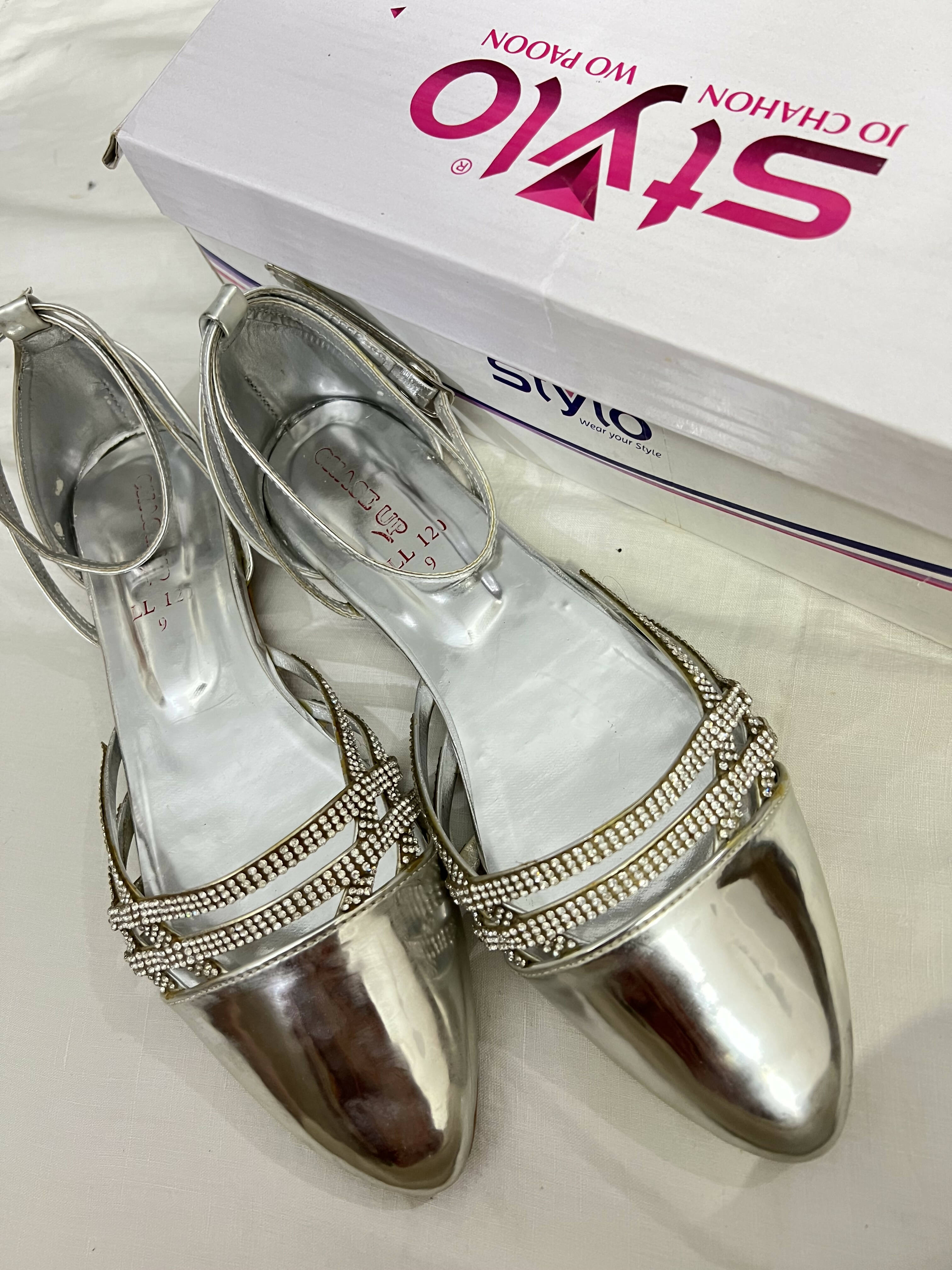 Womens size 12 silver on sale shoes