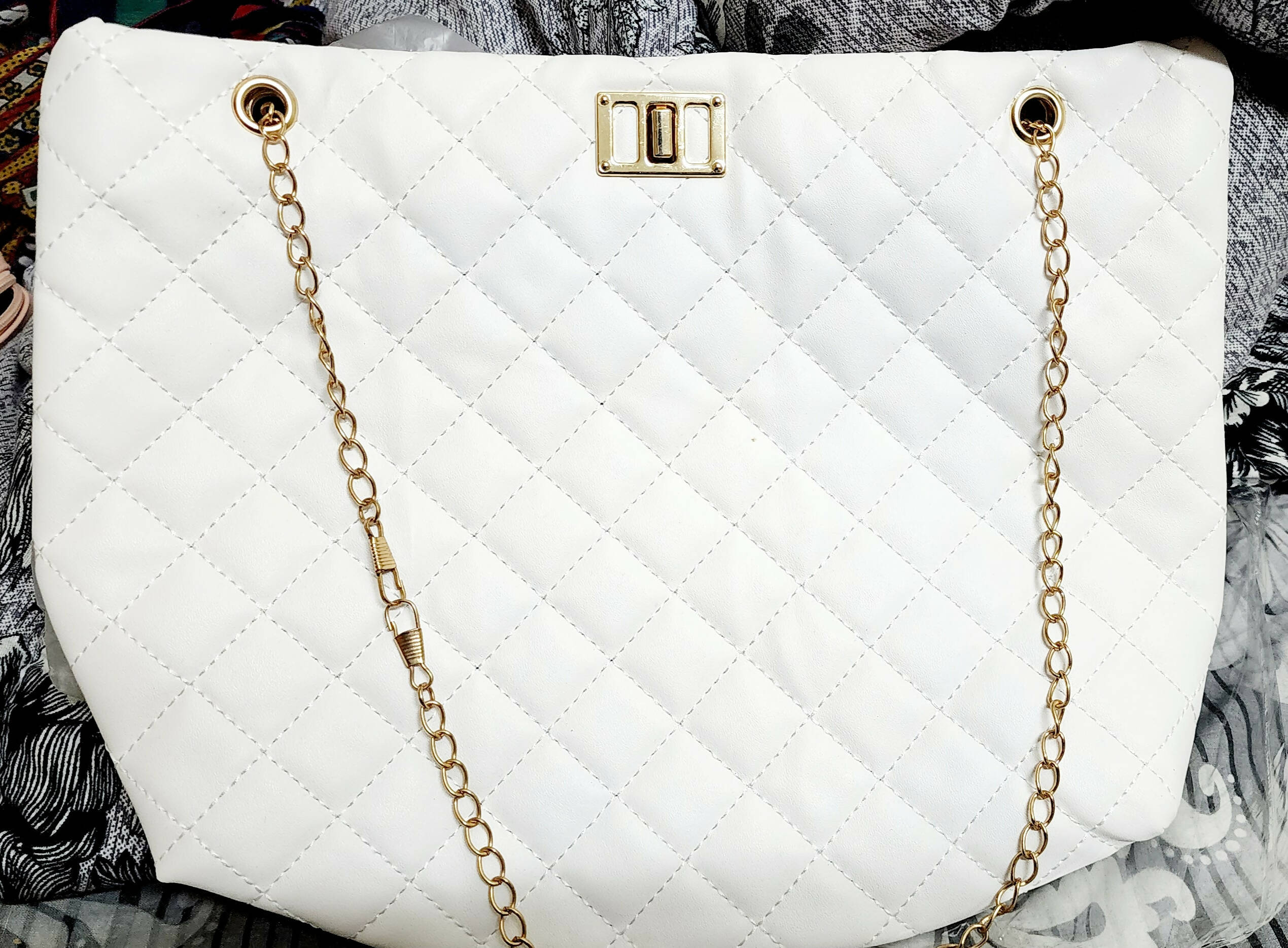 White best sale quilted bag