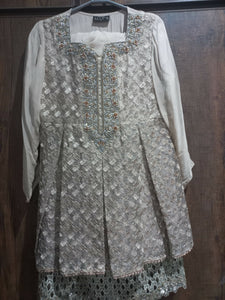 Elegant Embroided Suit | Women Locally Made Formals | Medium | Preloved