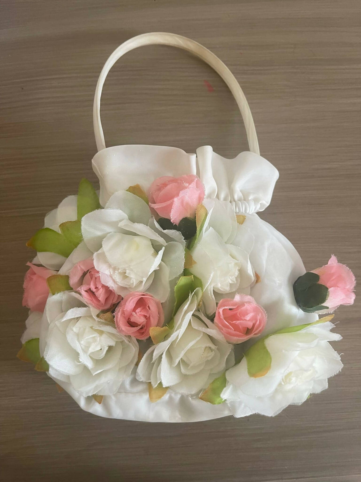 پھولوں والا سفید پرس | لڑکیوں کے بیگ اور بیگ | پریلوڈ