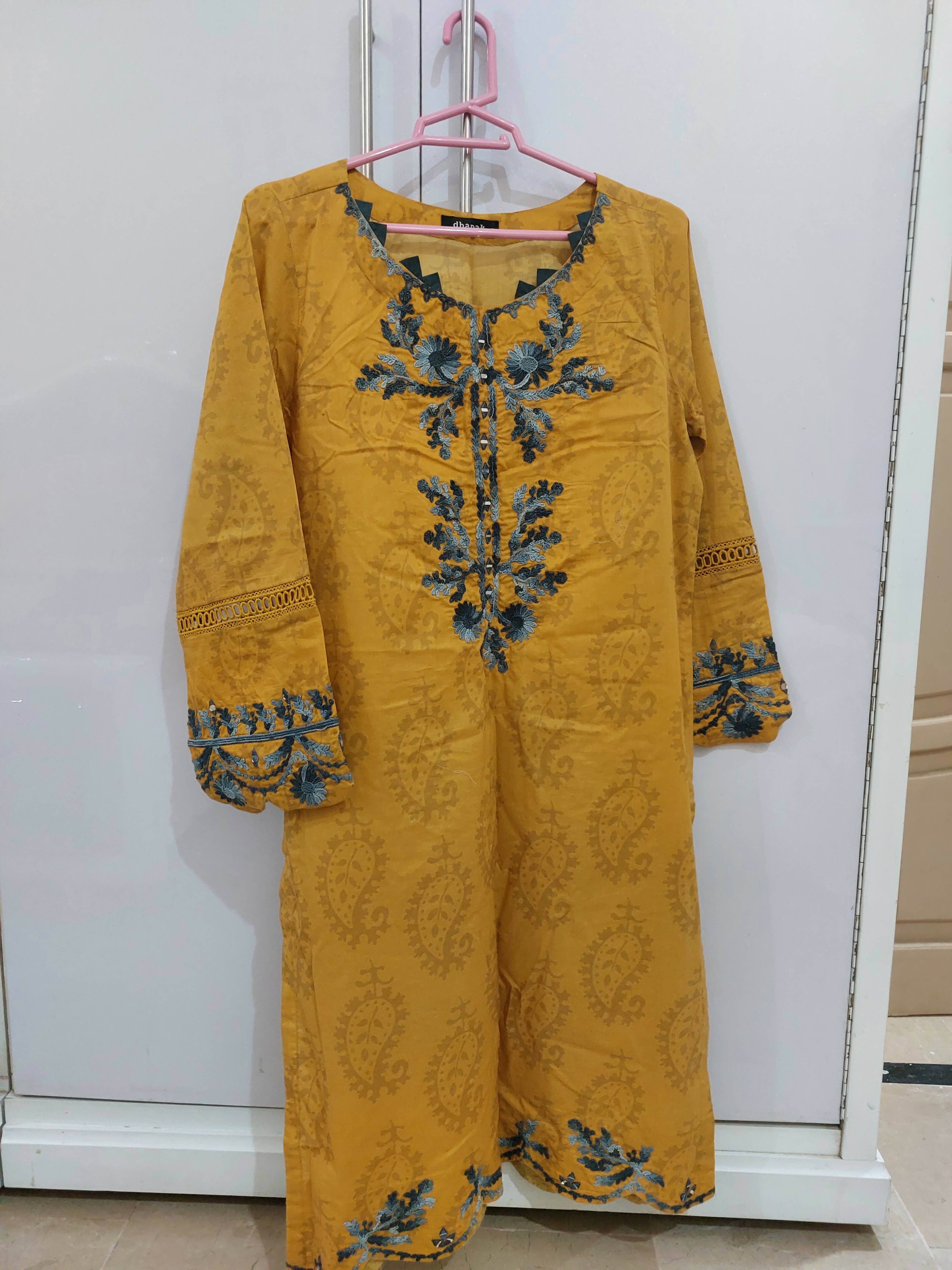 Dhanak | Women Branded Kurta | Small | Preloved