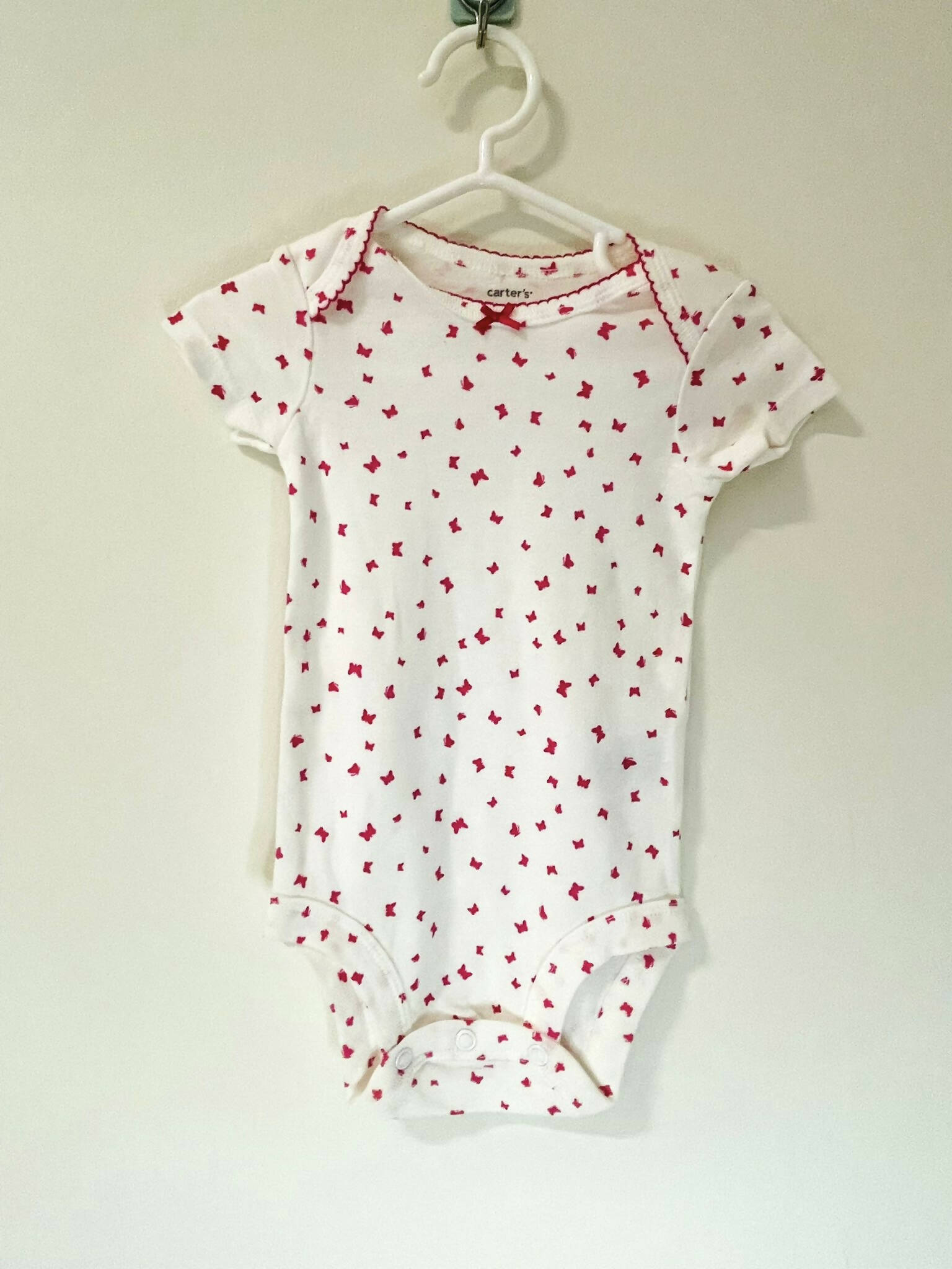 Carter’s | White Onesie 3 months | Kids Bodysuits & Onesies | Preloved