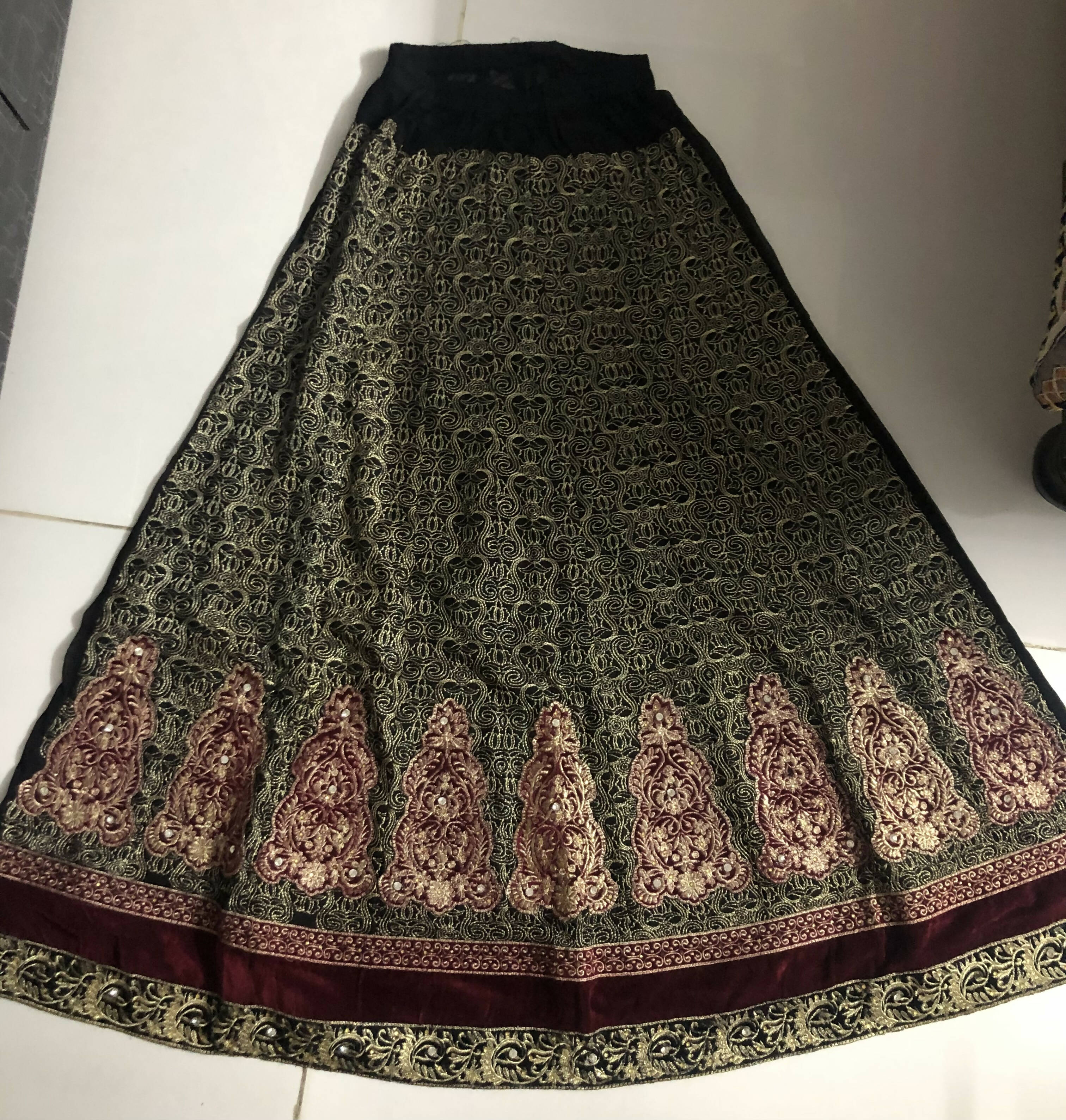 Patel Brothers Embroidered Lehenga (Size: M )| Women Formals | Preloved