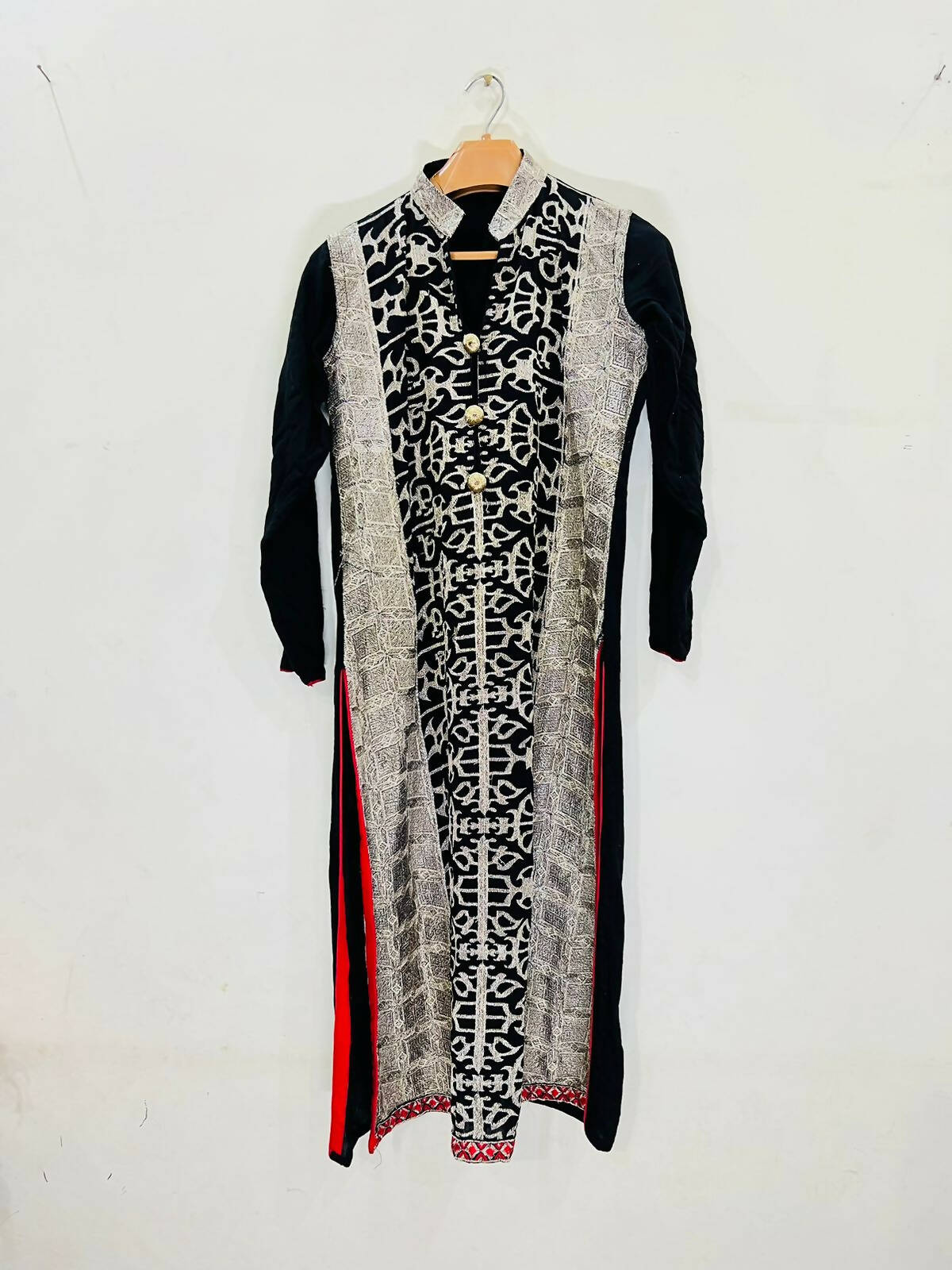 Black kurta with tilla work | Women Locally Made Kurta | Medium | Preloved