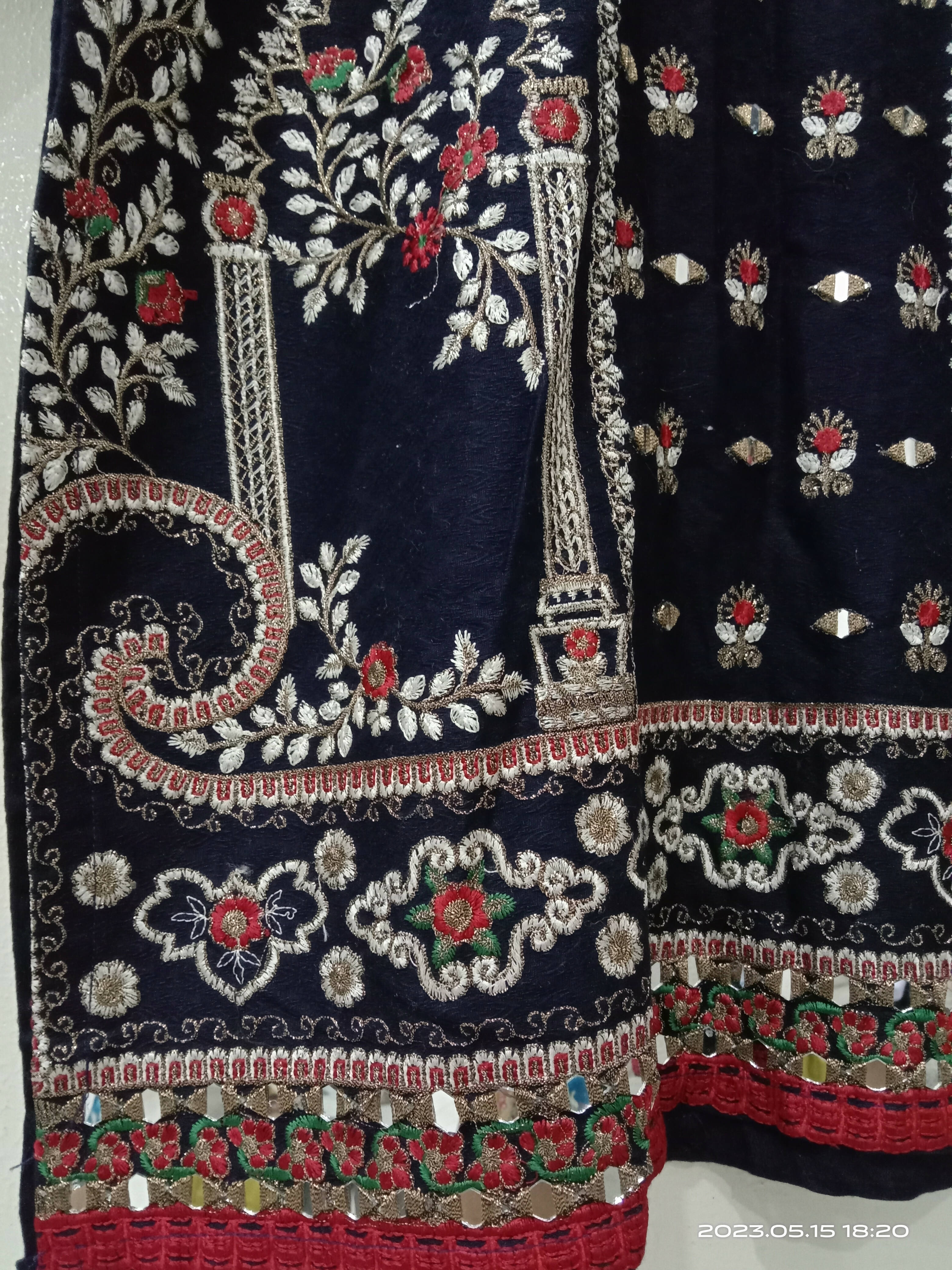 Embroided Kurta | Women Locally Made Kurta | Large | Worn Once