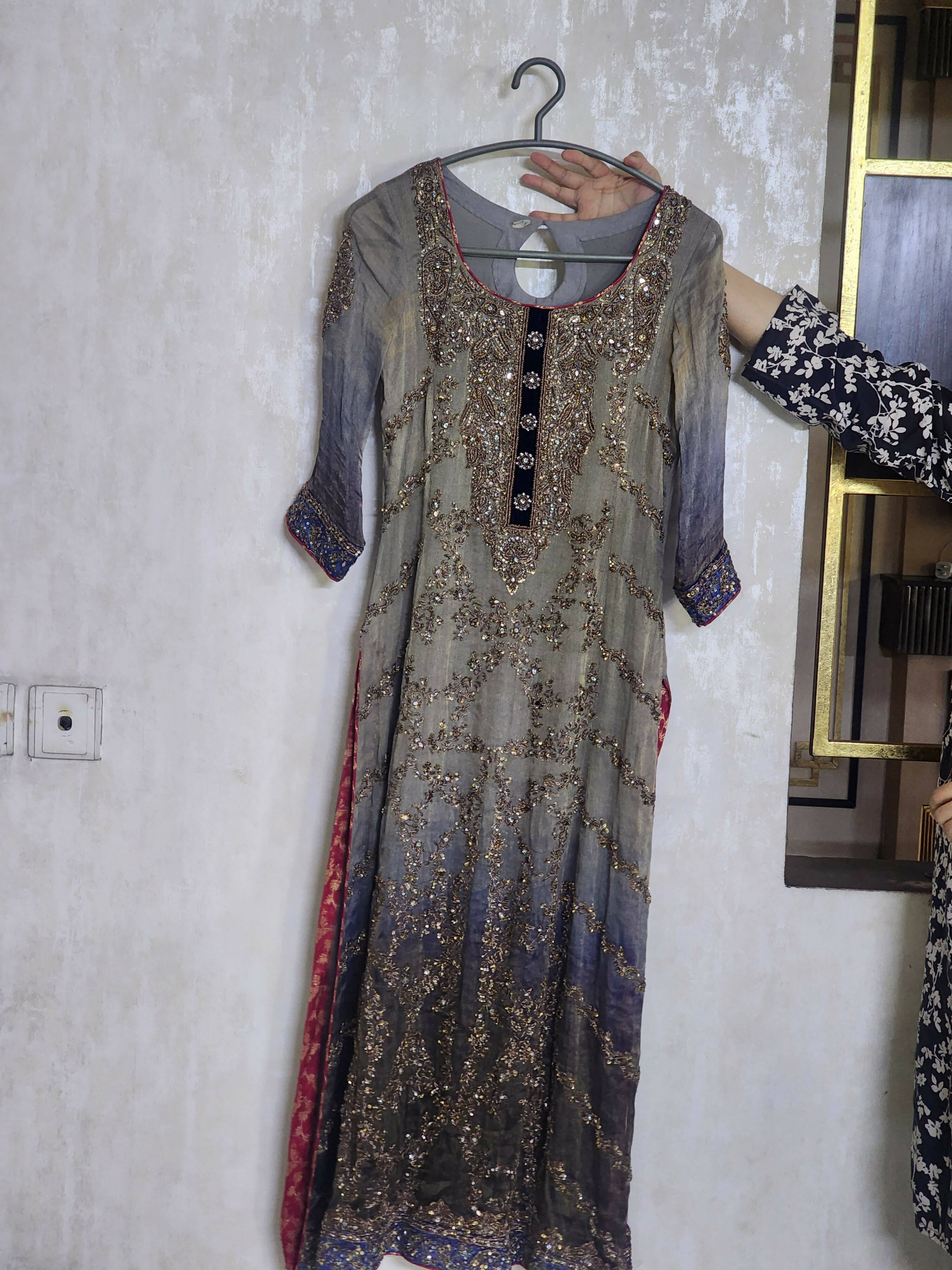 Jamawar Formal Suit | Women Branded Formals | Medium | Preloved