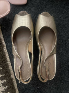 Insignia | High Heels (Size: EUR 40)| Women Shoes | Worn Once