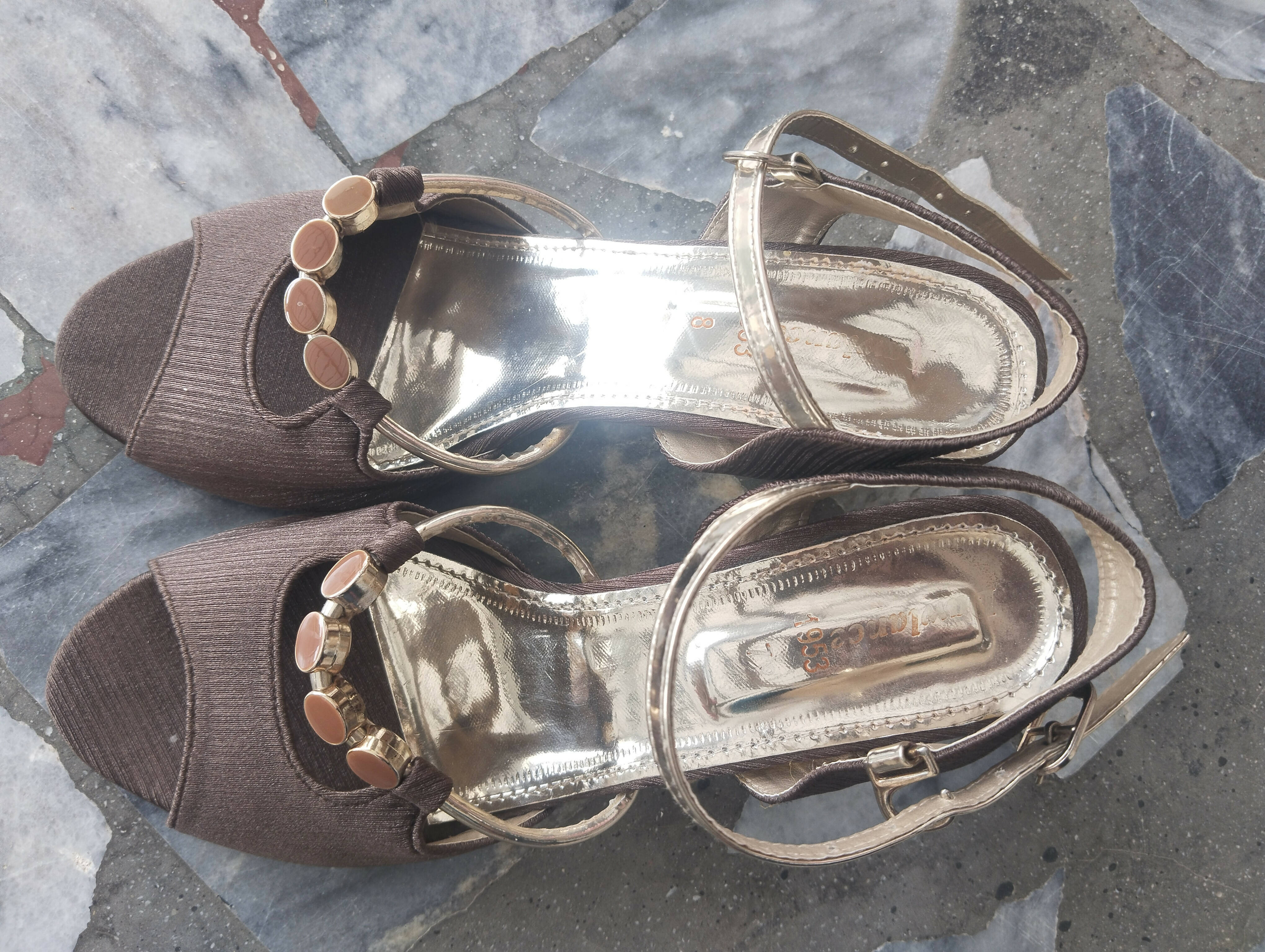 براؤن ہیلس (سائز 7) | خواتین کے جوتے | بالکل نیا