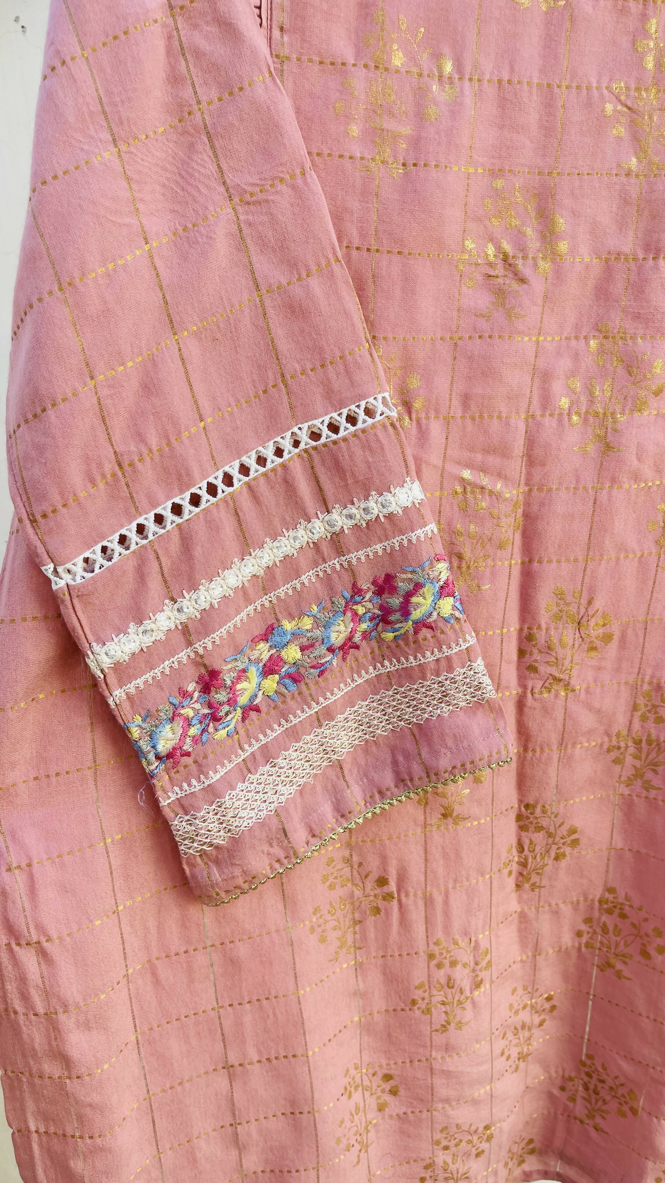Beechtree | Jacquard Embroidered Kurta & Dupata (Size: M ) | Women Branded Kurtas | Preloved