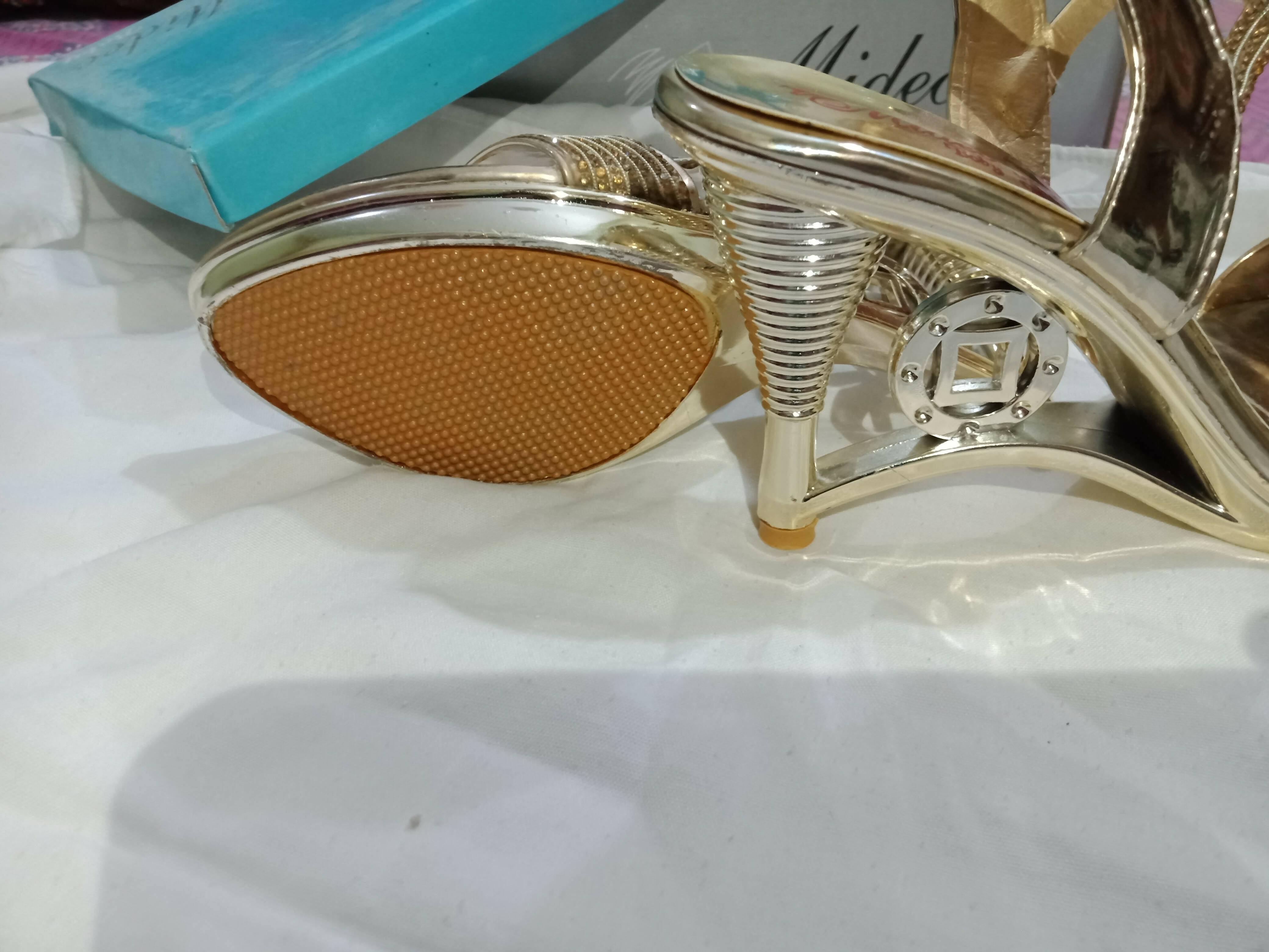 Golden Heels | Women Shoes | Size 6 | Preloved