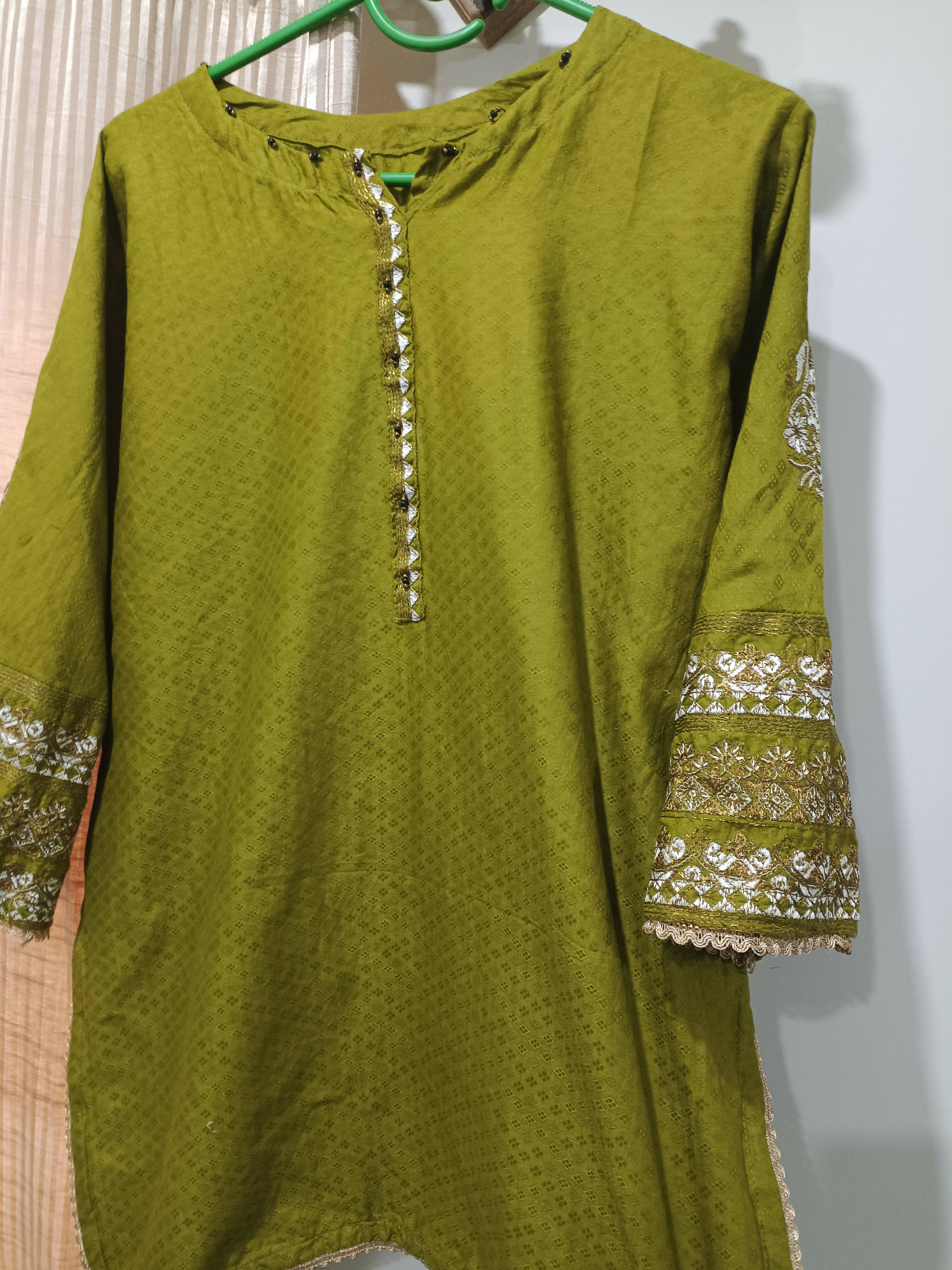 Embroided Lawn 3 PC Suit | Women Locally Made Kurta | Small | Preloved
