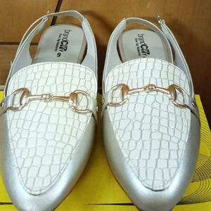موکینی | سفید فلیٹ سینڈل (سائز: 39) | خواتین کے جوتے | نئی 