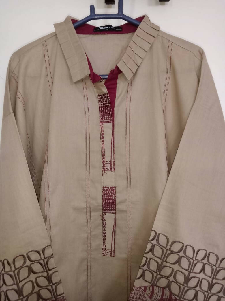 گل احمد | کڑھائی والا کُرتا (سائز: M) | خواتین کا برانڈڈ کرتہ | بالکل نیا