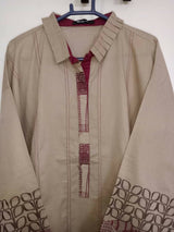 گل احمد | کڑھائی والا کُرتا (سائز: M) | خواتین کا برانڈڈ کرتہ | بالکل نیا