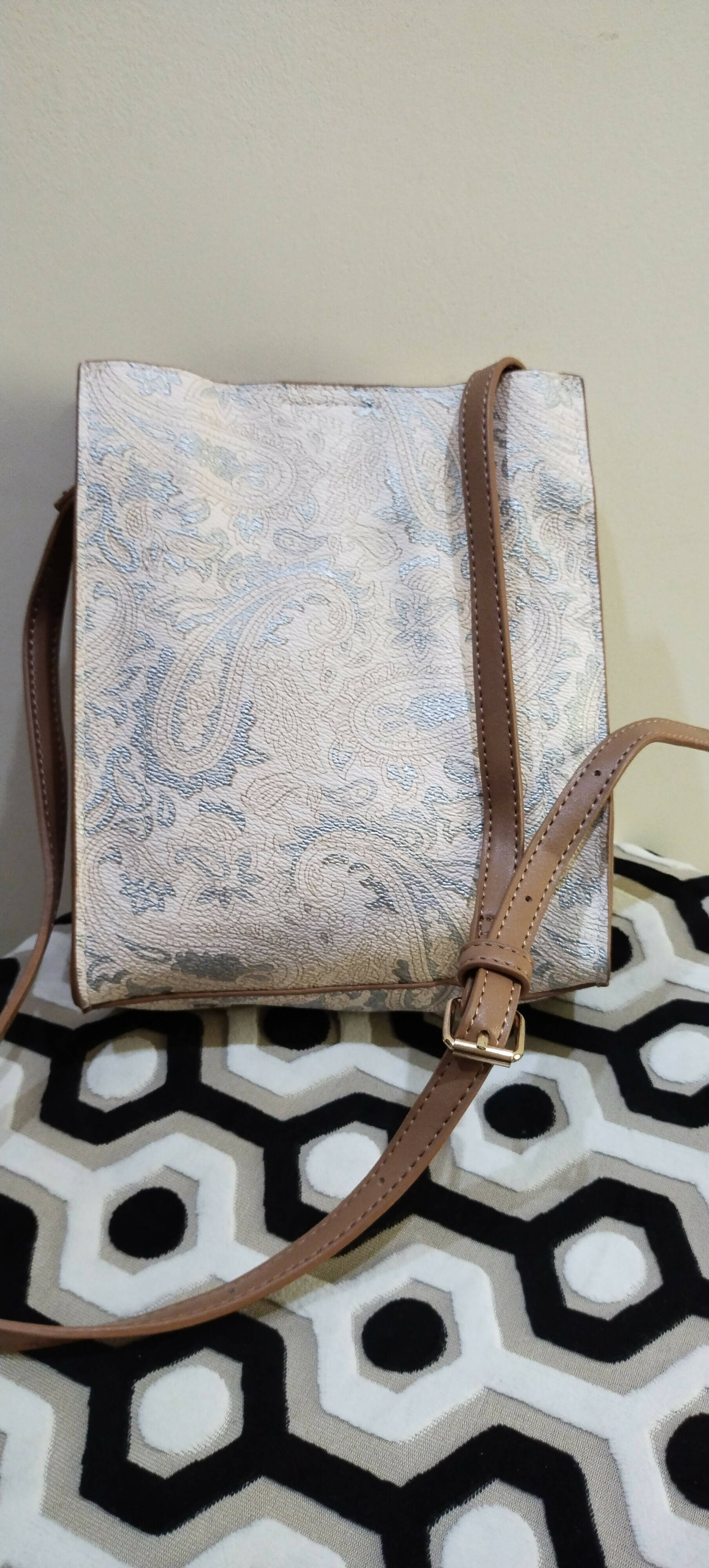 White Floral Girl's Mobile Cross Body Bag | Women Bags | Small | Preloved