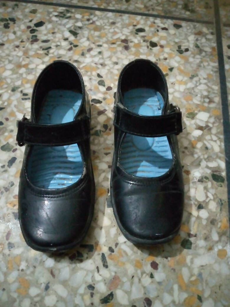 Service | Girls Shoes | Size: 10 | Preloved