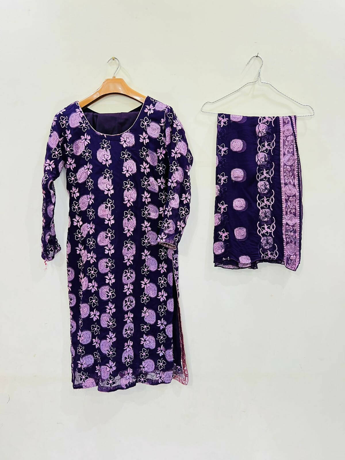 Chiffon Embroided Suit | Women Locally Made Formals | Medium | Preloved