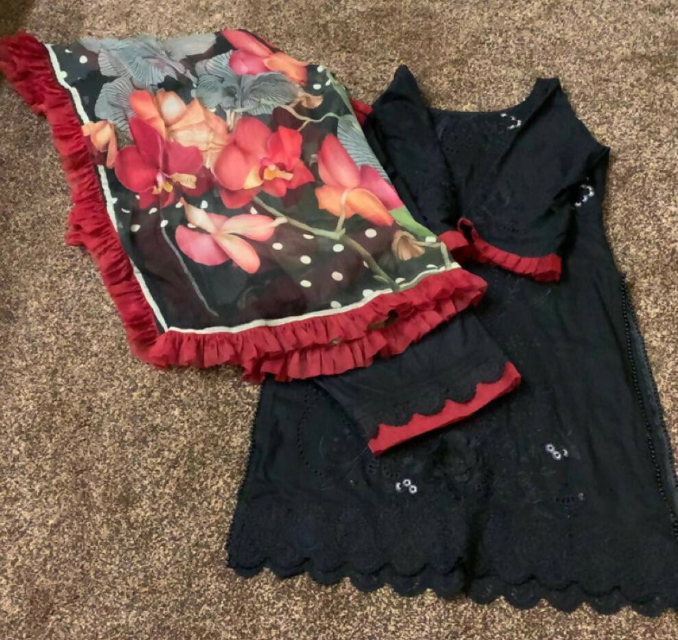 Mushk | Chikankari 3 Pc Suit | Women Locally Made Formals | Large | Preloved