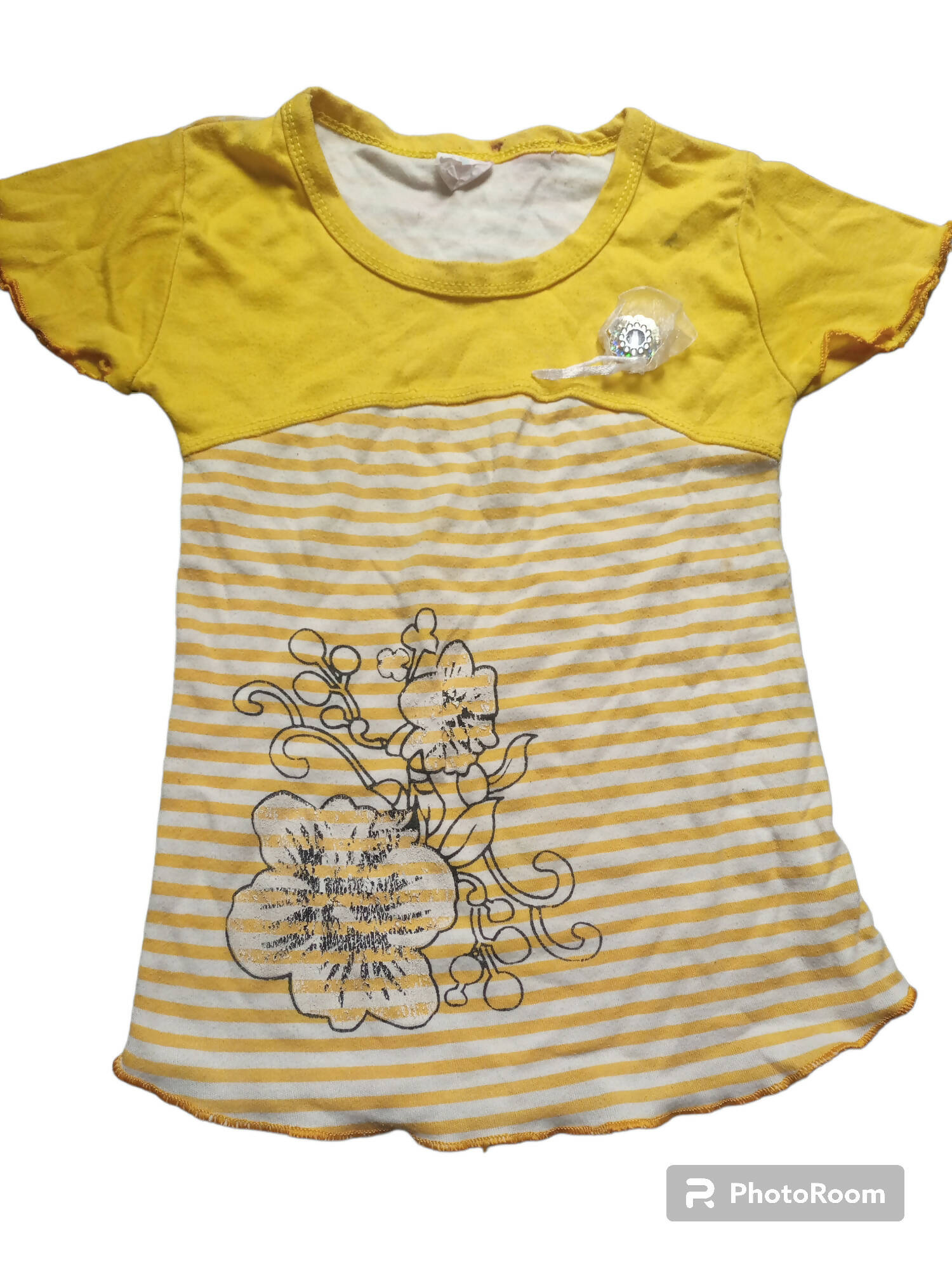 Yellow T shirt for girls (Size: M ) | Girls Tops & Shirts | Preloved