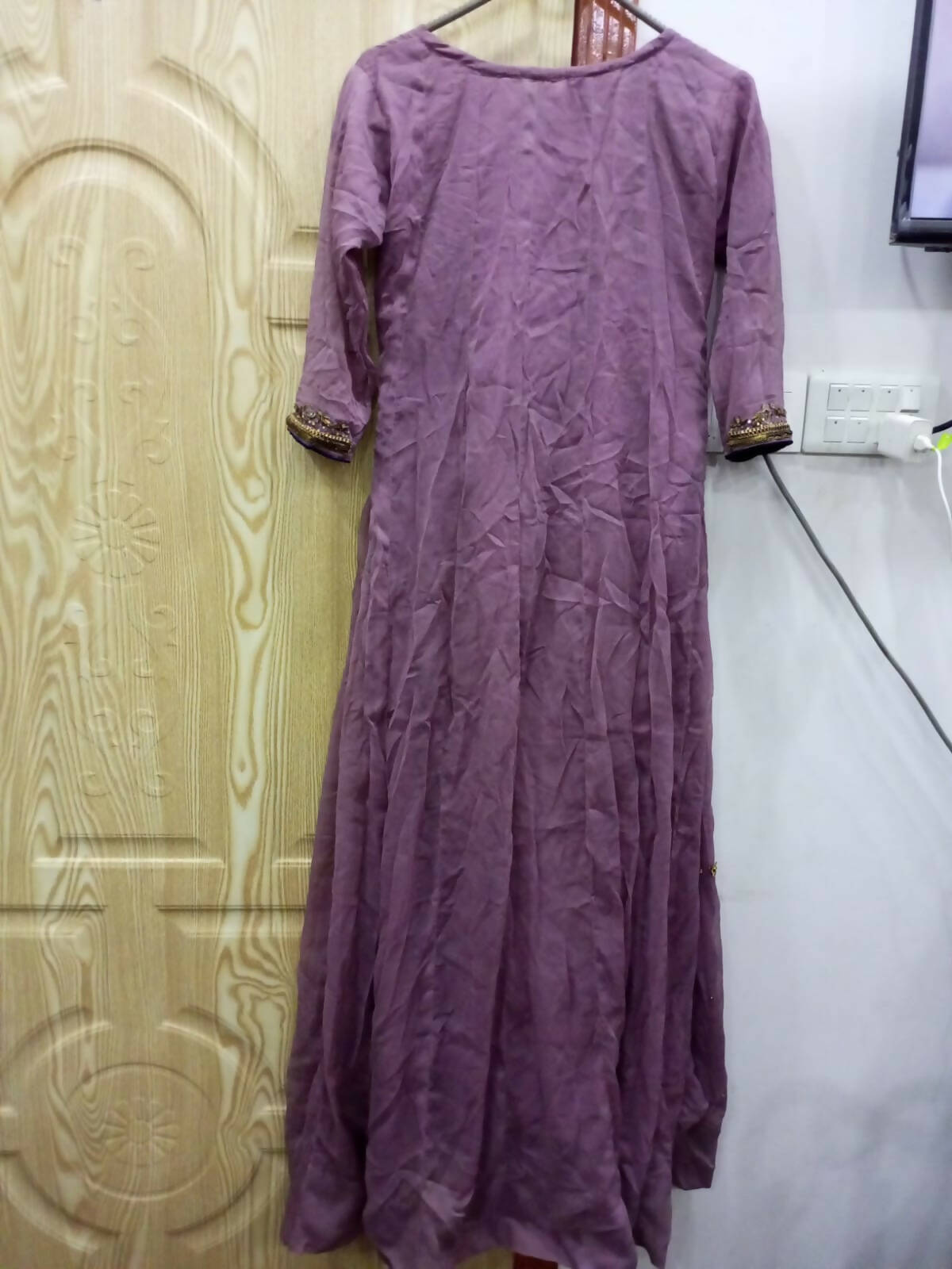 Stylish Crinckle chiffon 3pc suit (Size: M) | Women Frocks & Maxis | Preloved