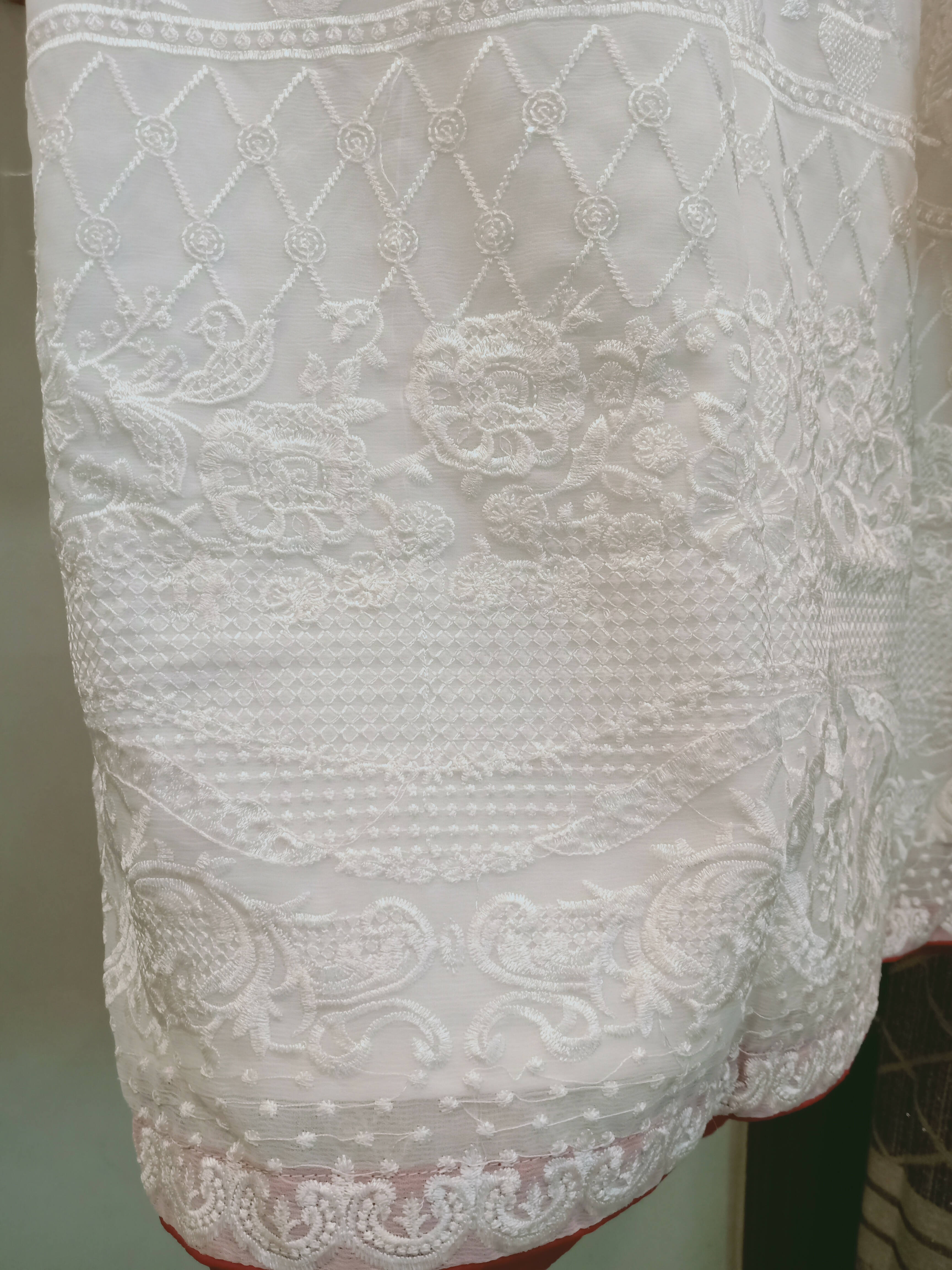 Beautiful White Suit | Women Locally Made Formals | Medium | Preloved