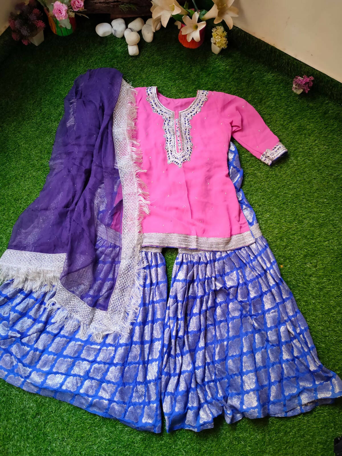 Pretty Gharara Shirt with Dupatta | Ghararas, Shararas & Lehangas | Women Locally Made Formals | Medium | Preloved