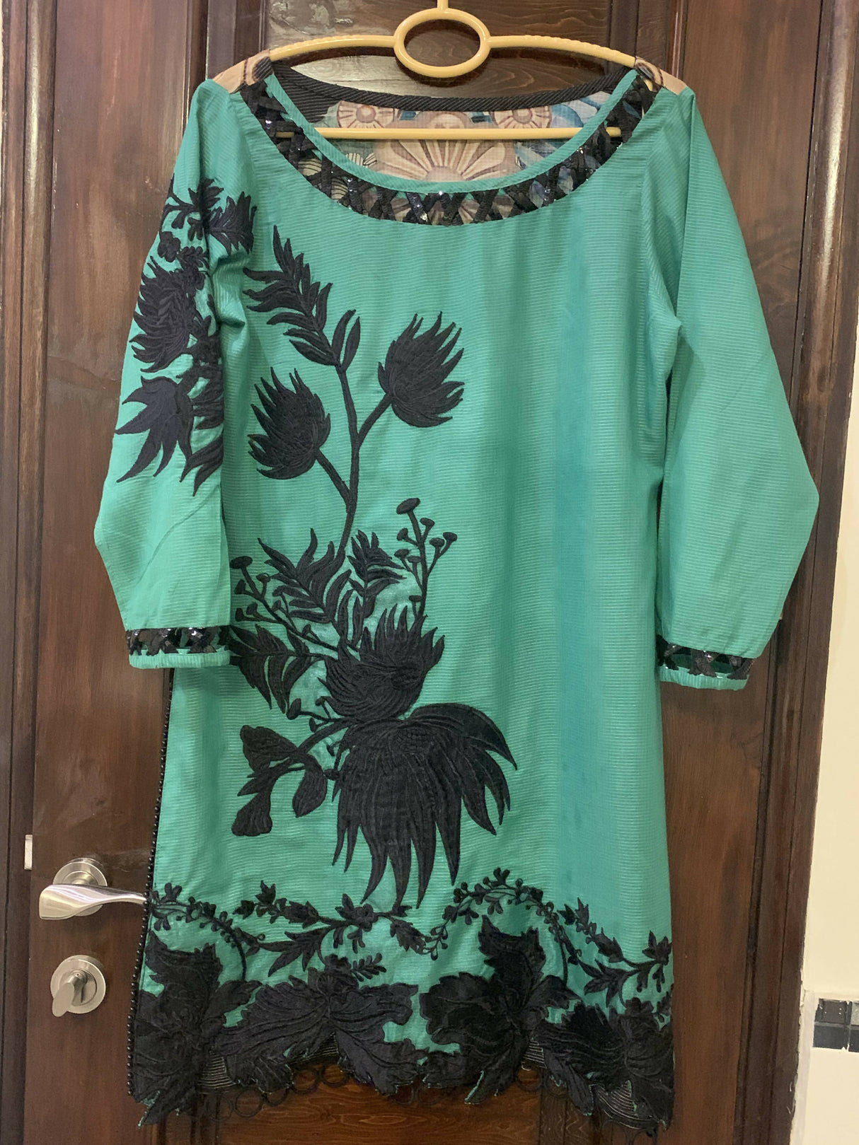 آصفہ نبیل | خواتین کا برانڈڈ کرتہ | میڈیم | پریلوڈ