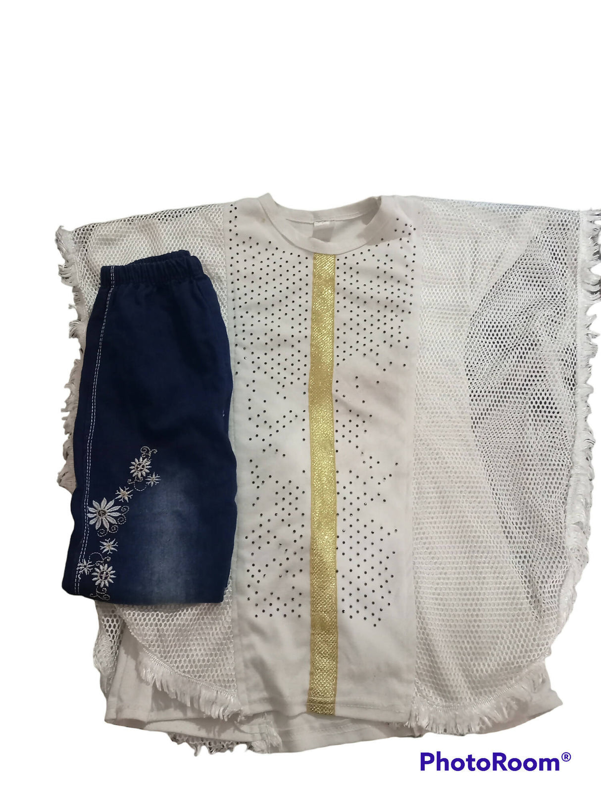 Girls White Top with Pant (Size: 6 to 8 ) | Girls Tops & Shirts | Preloved