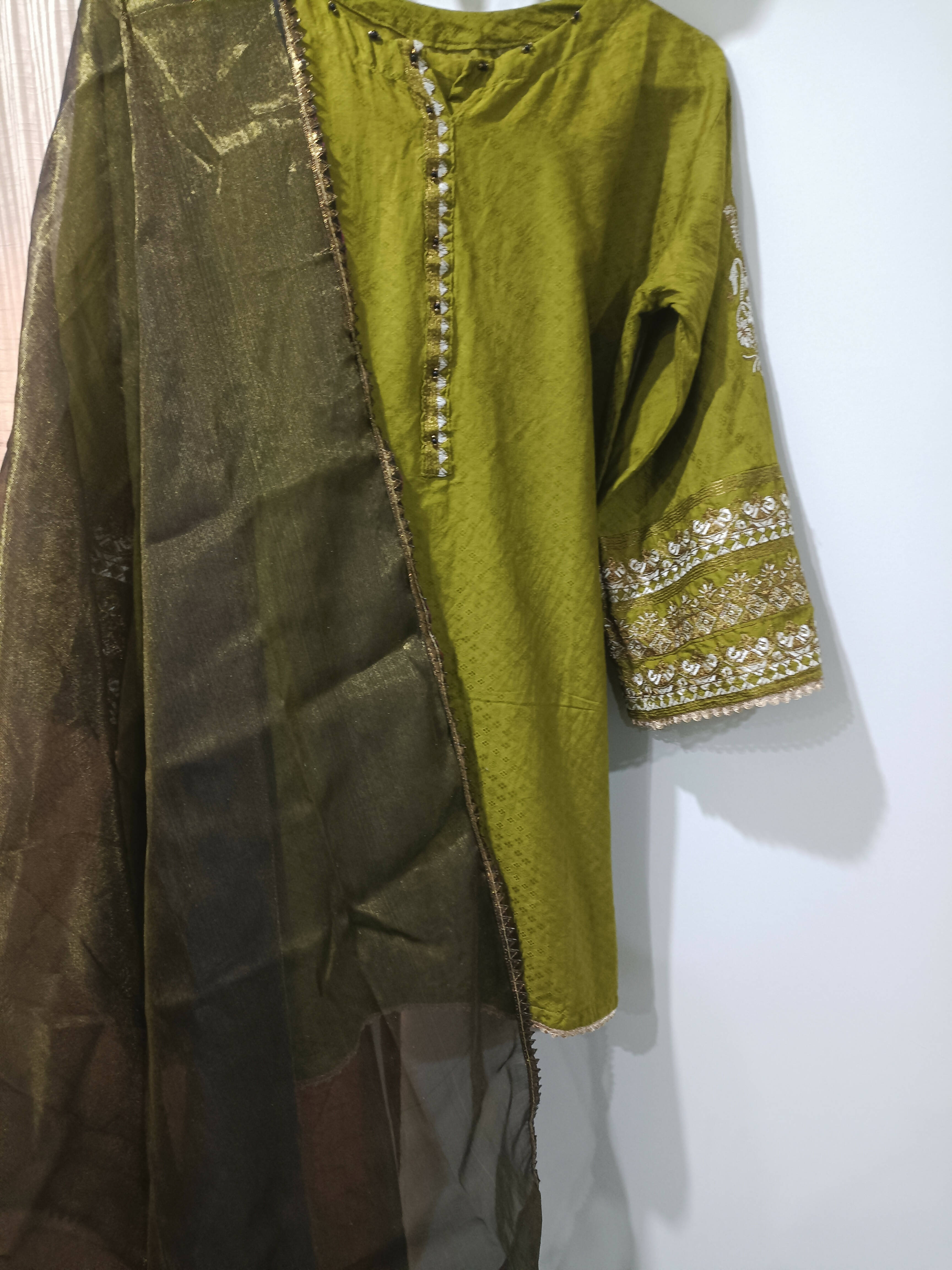 Embroided Lawn 3 PC Suit | Women Locally Made Kurta | Small | Preloved