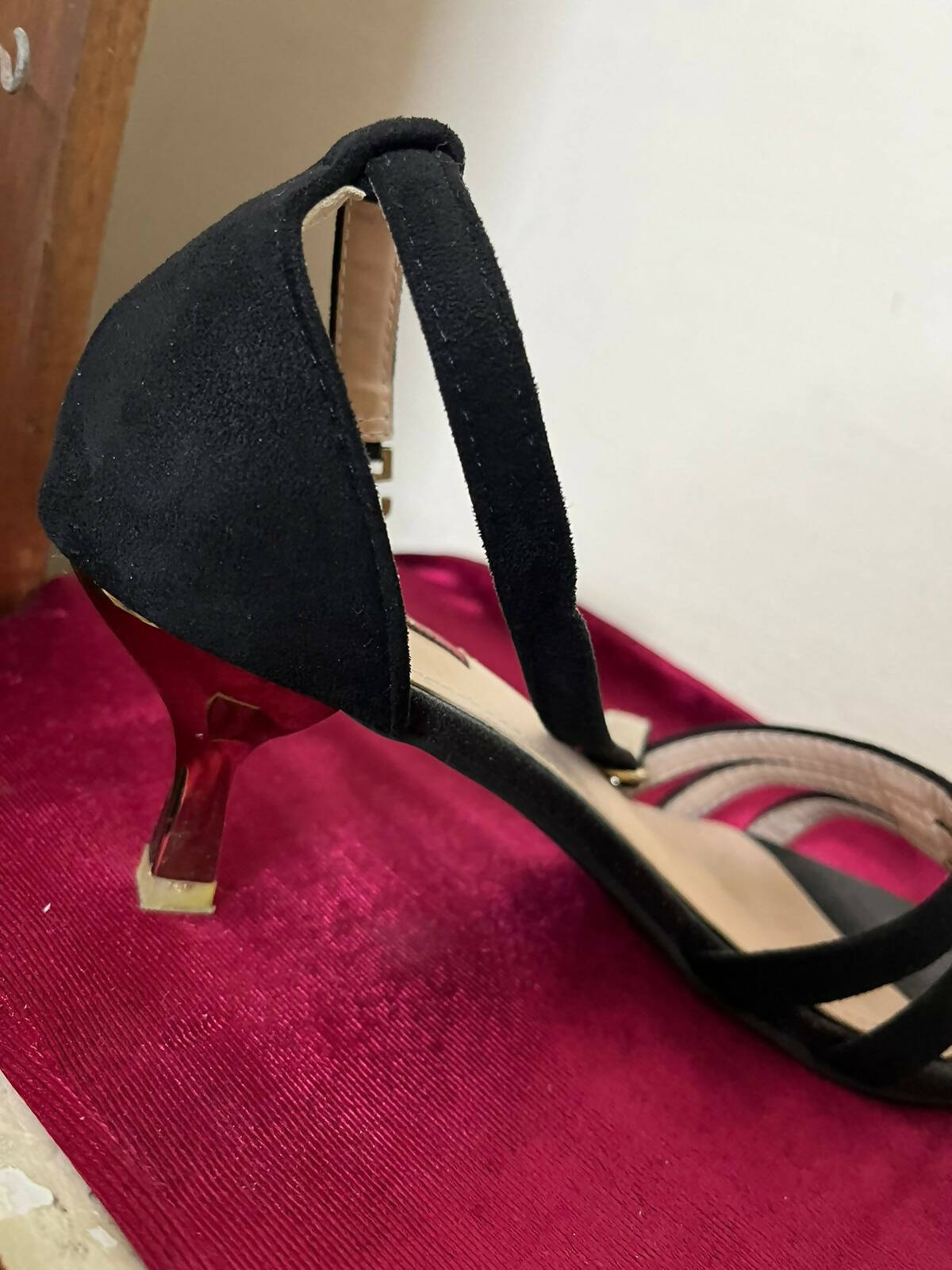Metro | Black Velvet Heels | Women Shoes | Size: 39 | Worn Once