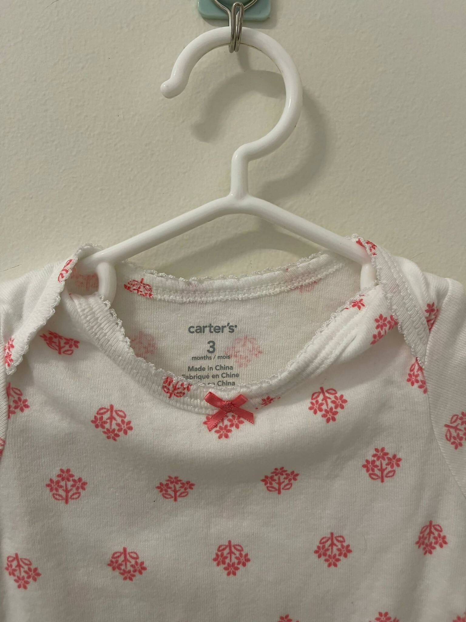 Carter’s | White Onesie 3 months | Kids Bodysuits & Onesie | Preloved