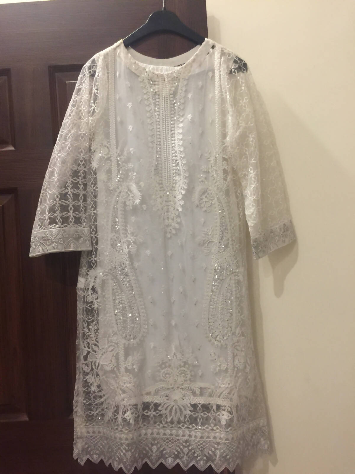 Embroided White Suit 4 PC | Women Locally Made Formals | Medium | Preloved