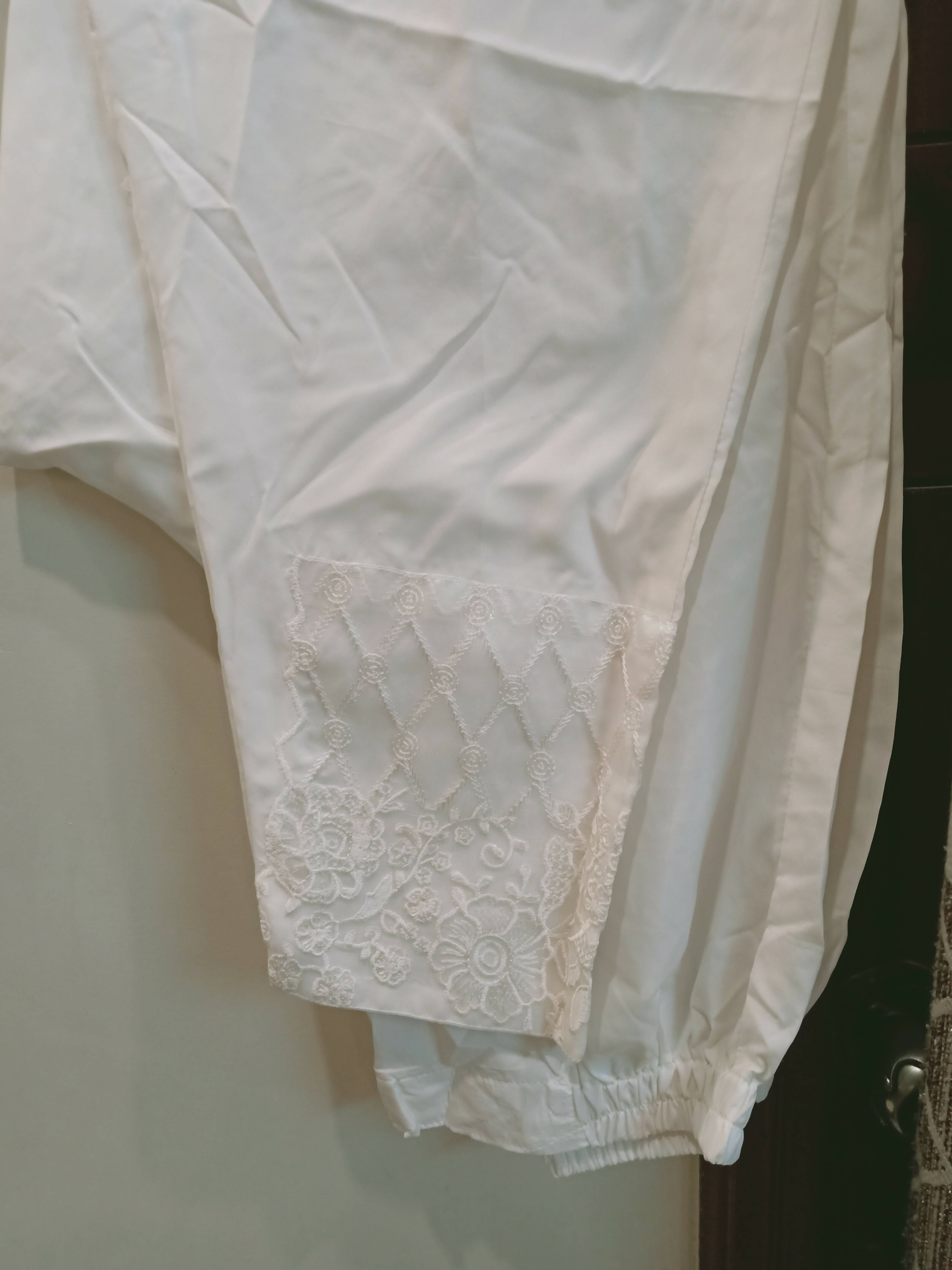 Beautiful White Suit | Women Locally Made Formals | Medium | Preloved