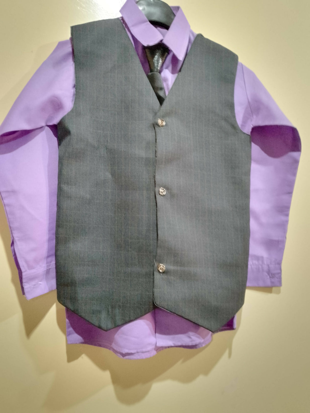 4 پیس لڑکوں کی پینٹ کوٹ شرٹ اور سلک ٹائی کے ساتھ واسکٹ (سائز: S ) | لڑکے نیچے اور پتلون | ٹاپس اور شرٹ | ایک بار پہنا۔