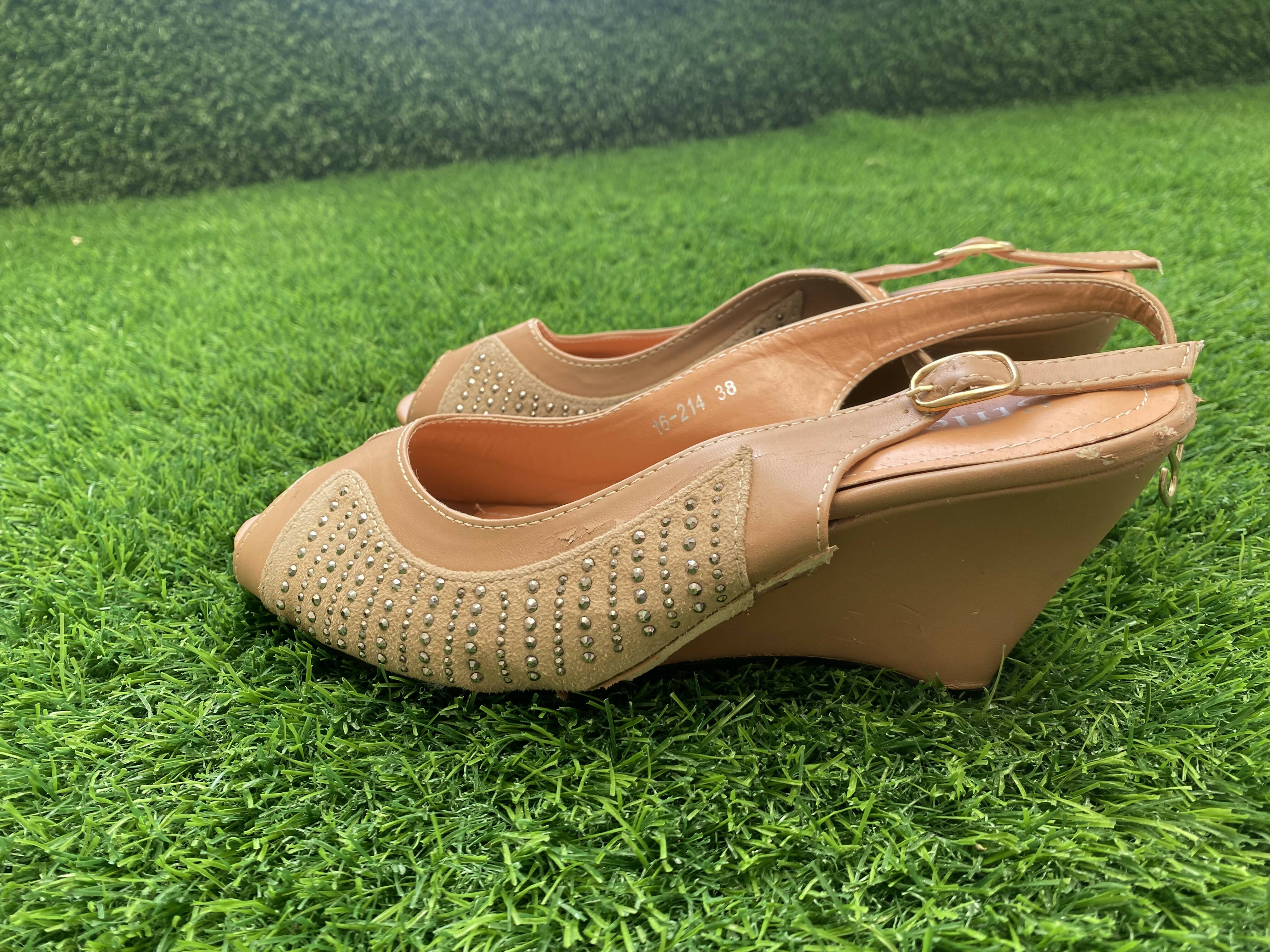 Stiletto | Beige formal block heels | Women Shoes | Preloved