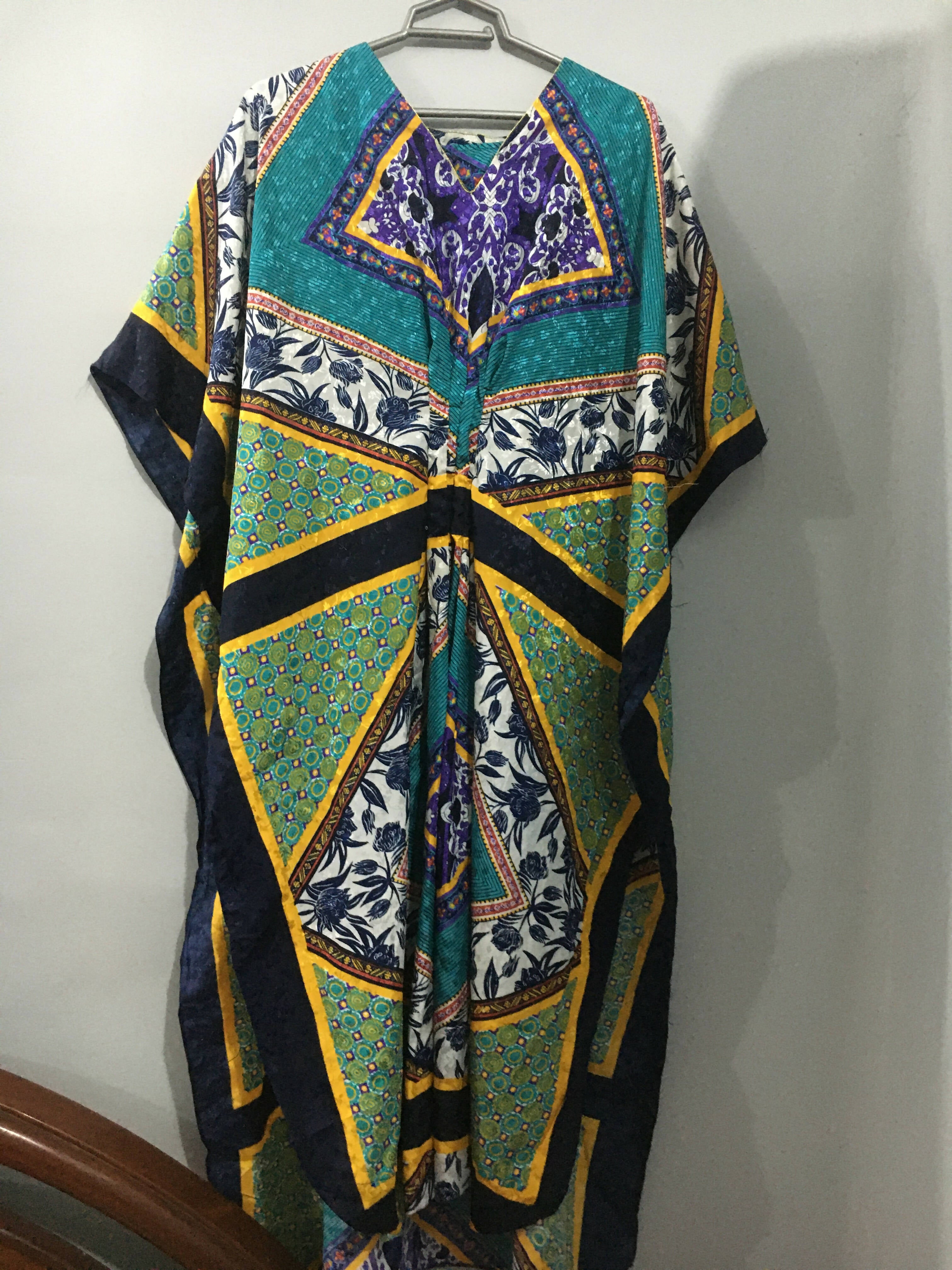 Winlar | Arabic Kaftan | Women Accessories | Medium | Worn Once