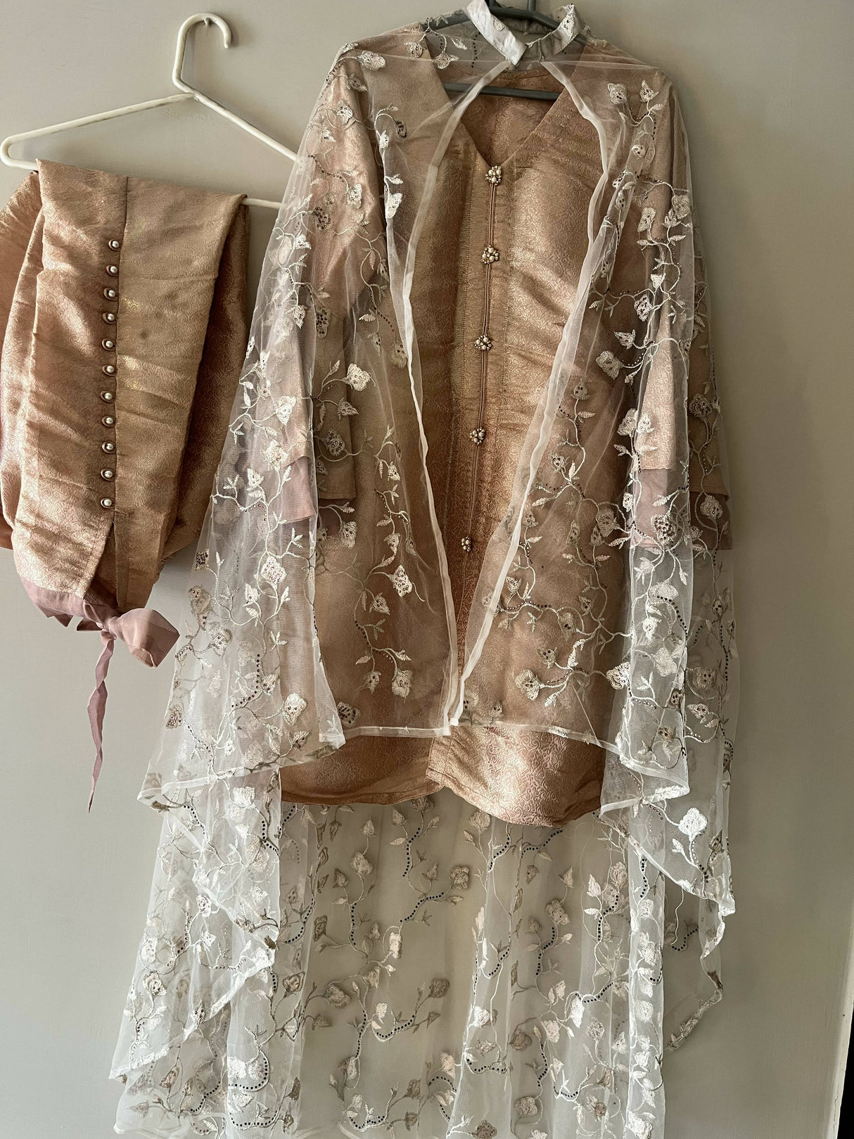 گاؤن کے ساتھ ہلکی گلابی قمیض | خواتین رسمی | پریلوڈ