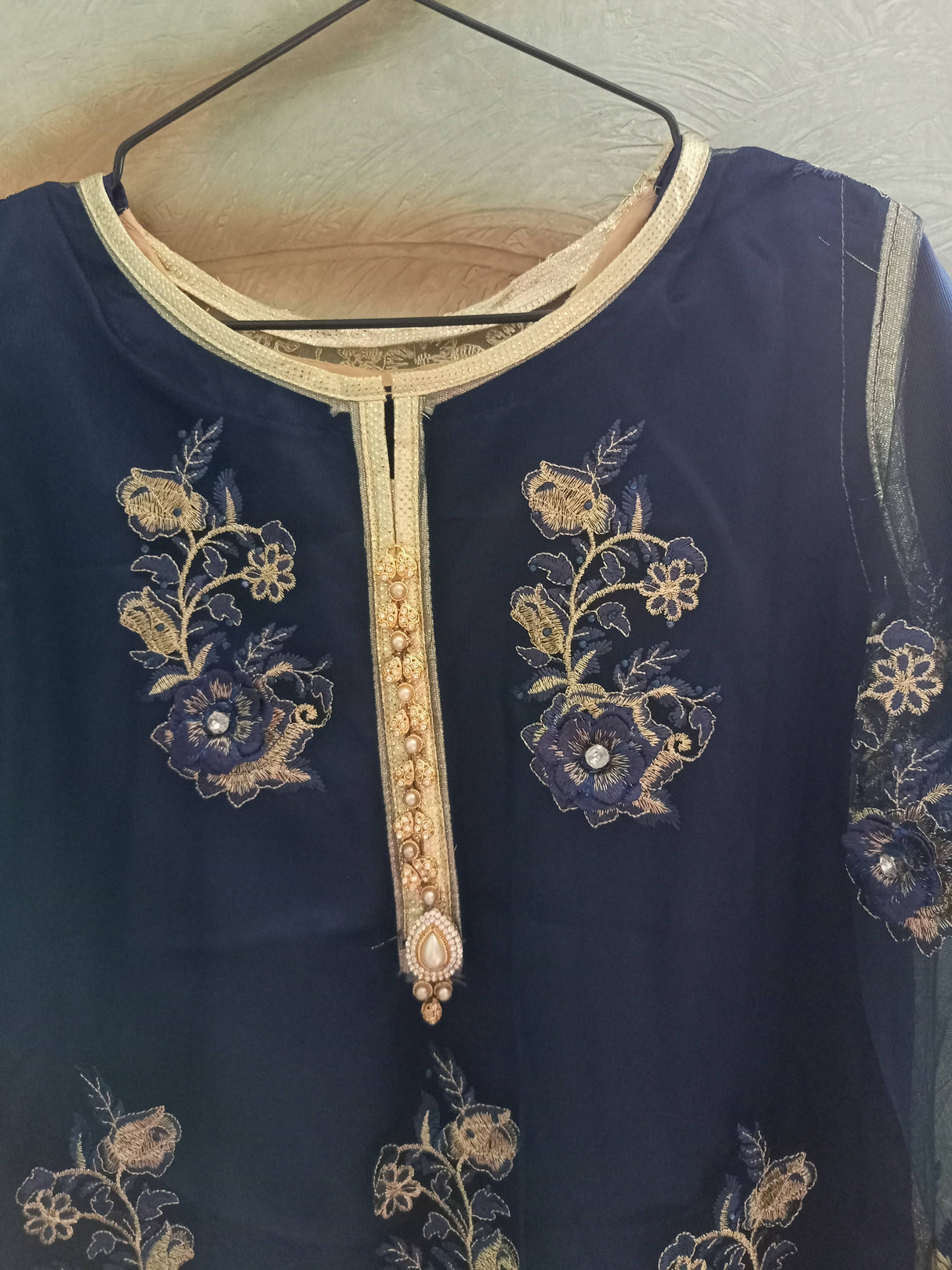 Blue 3 Pcs Stitched Suit | Women Locally Made Formals | Medium | Preloved