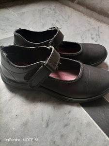 Bata | Black school shoes | Girls Shoes | Size :2 |Preloved