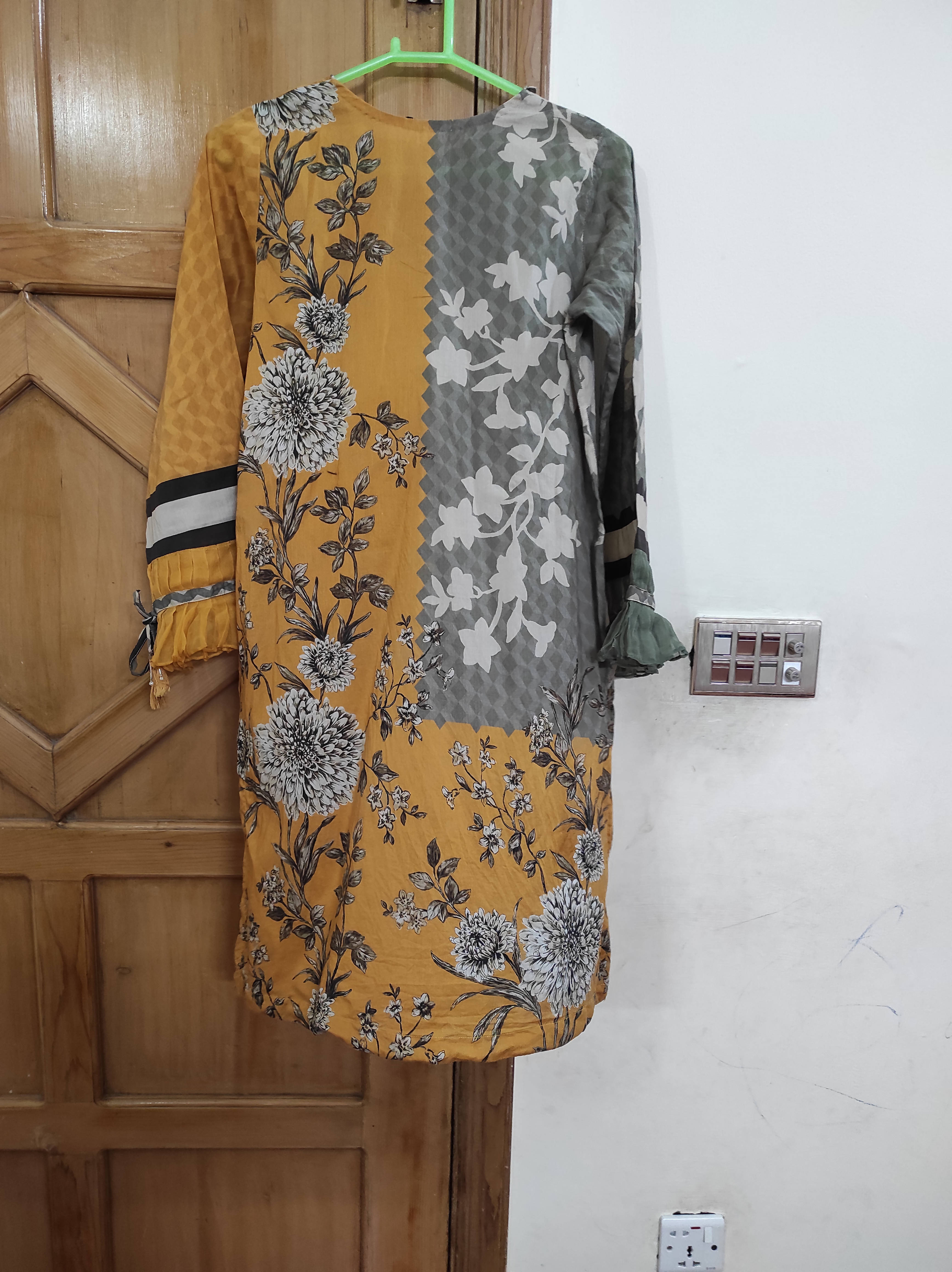 Cross stitch | Women Branded Kurta | Medium shirt size | Preloved