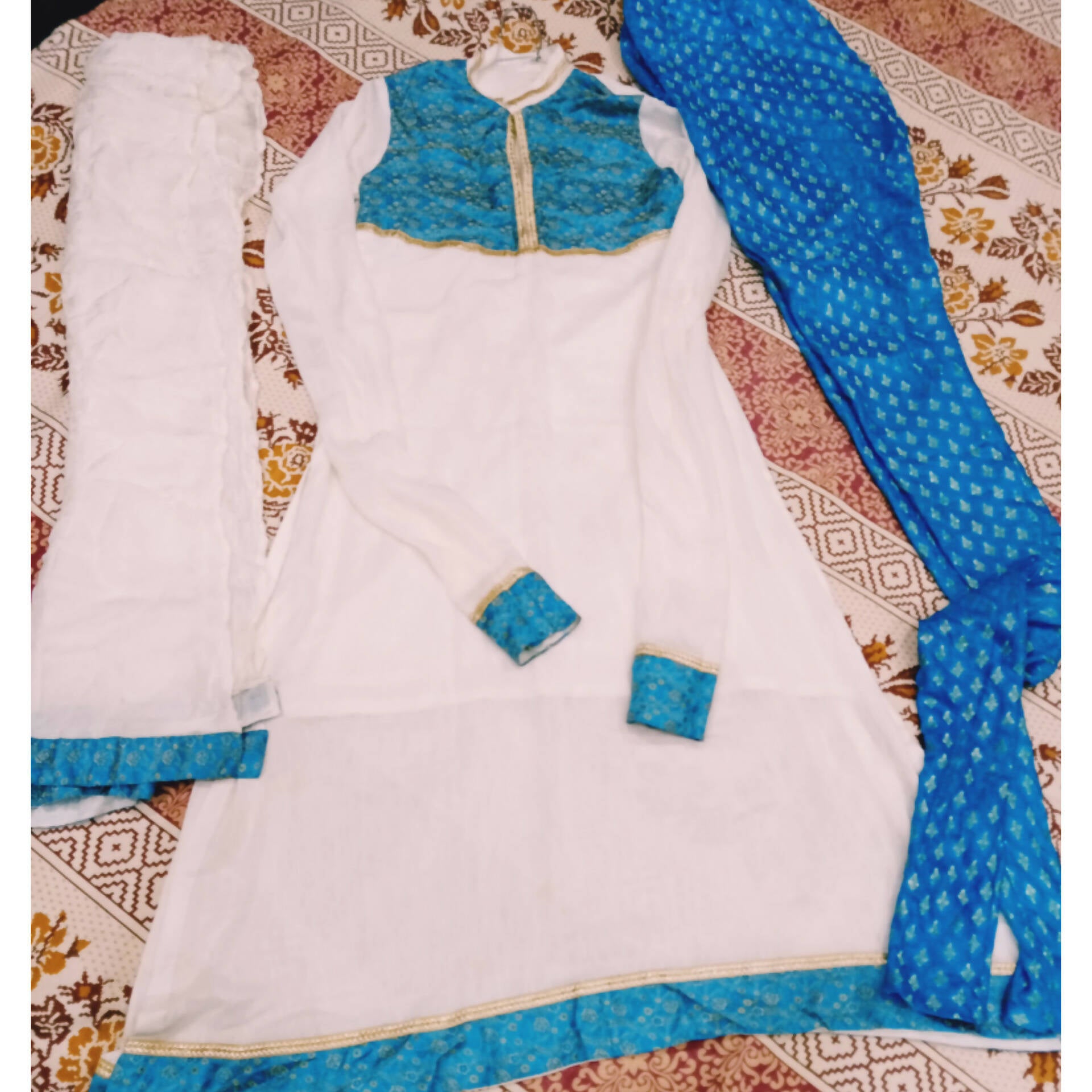 White Chiffon Banarsi 3 Pc Suit | Women Locally Made Formals | Small | Worn Once