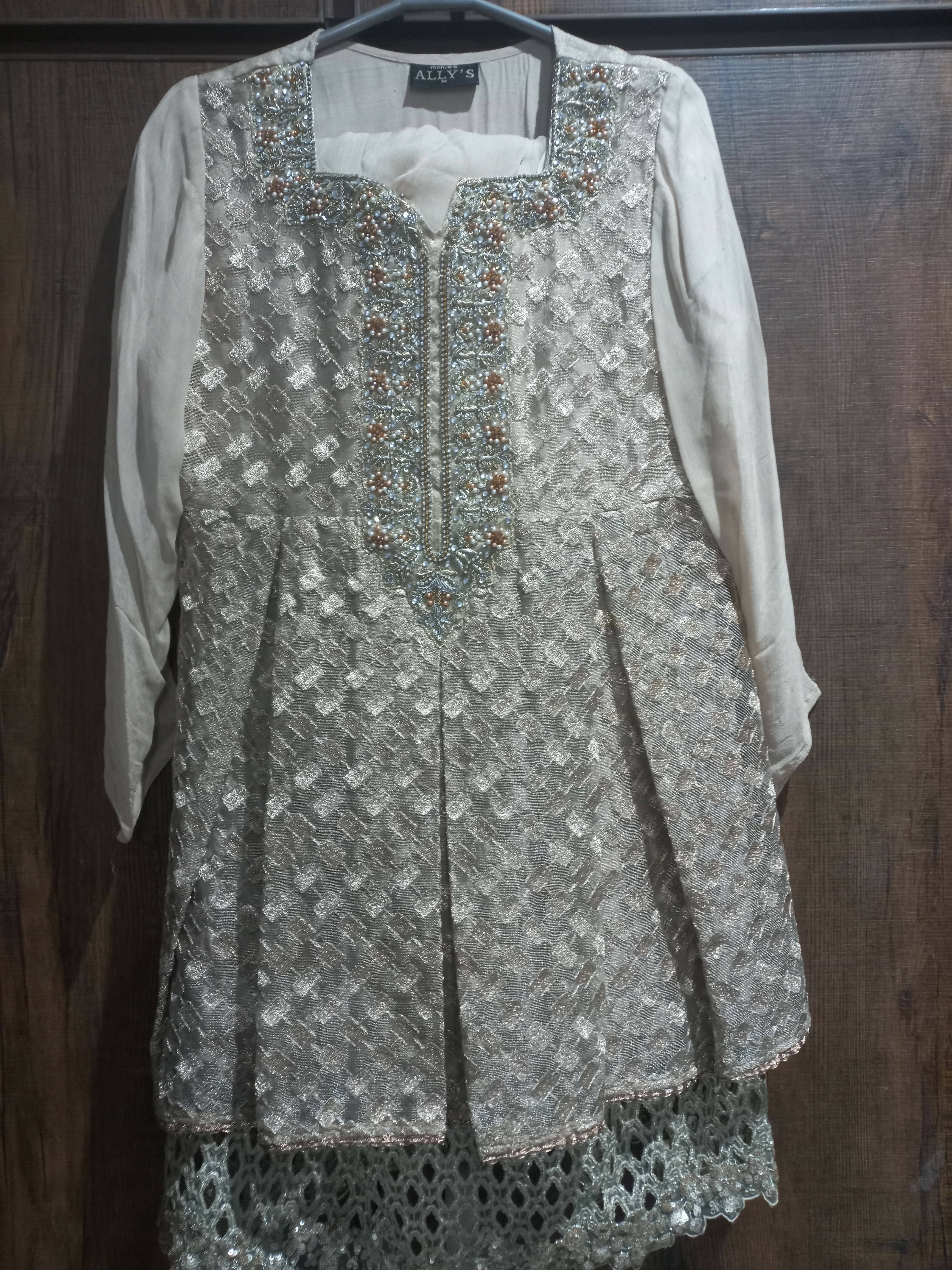 Elegant Embroided Suit | Women Locally Made Formals | Medium | Preloved